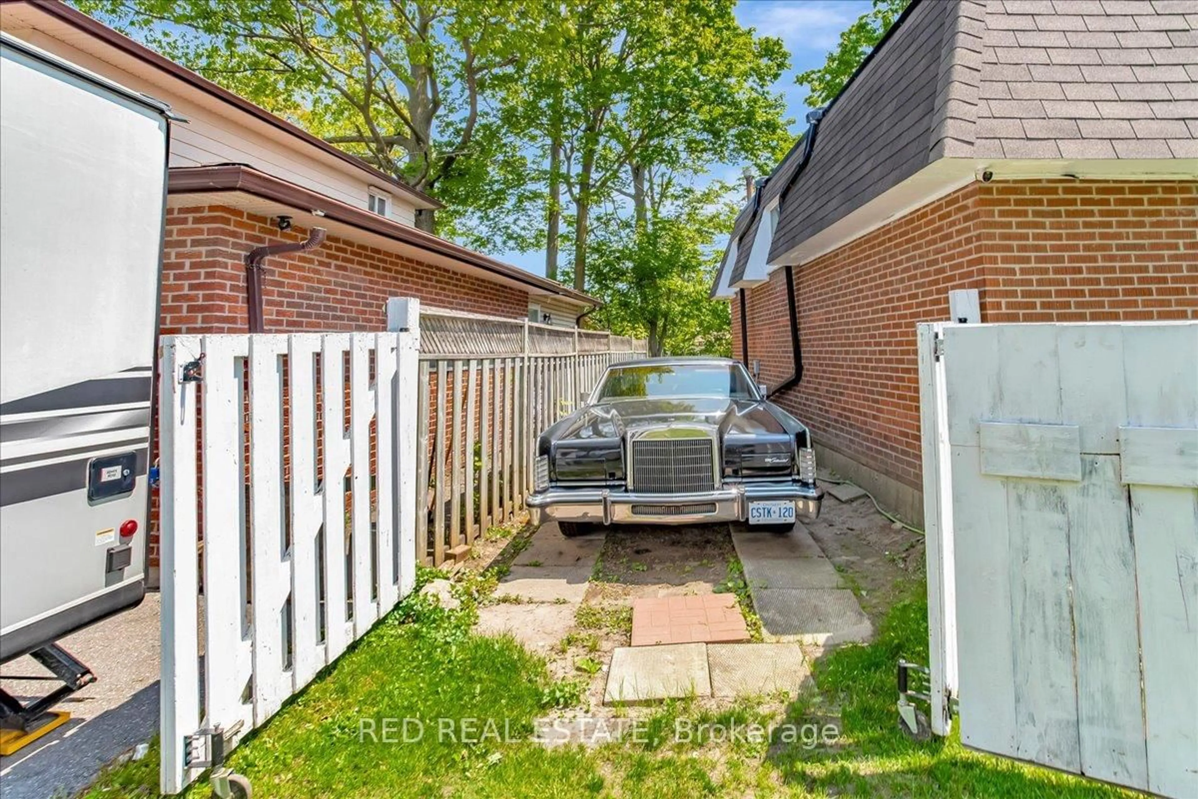 Patio, street for 45 Springdale Dr, Barrie Ontario L4M 5A8