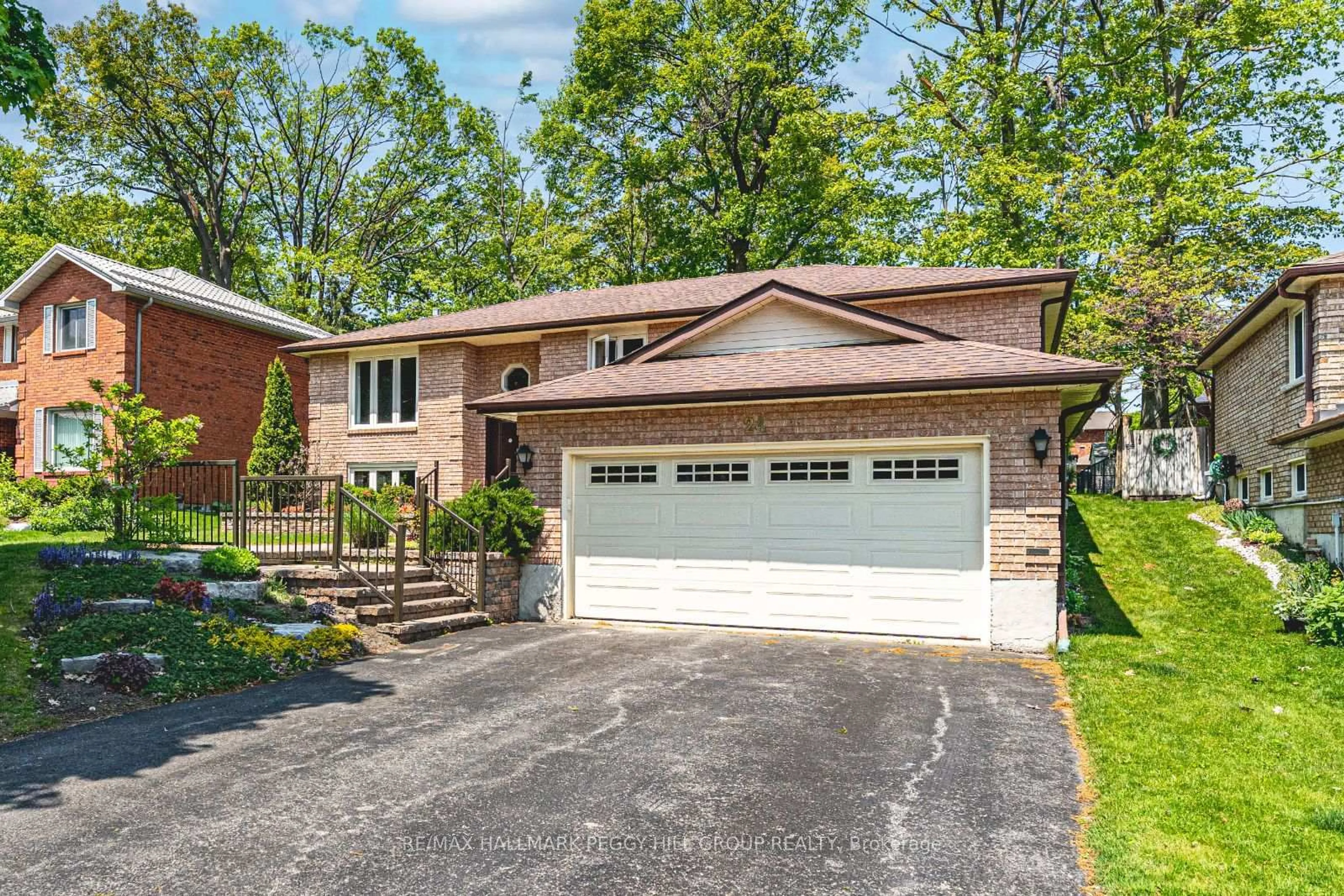 Home with brick exterior material, street for 24 Layton Cres, Barrie Ontario L4N 6G3