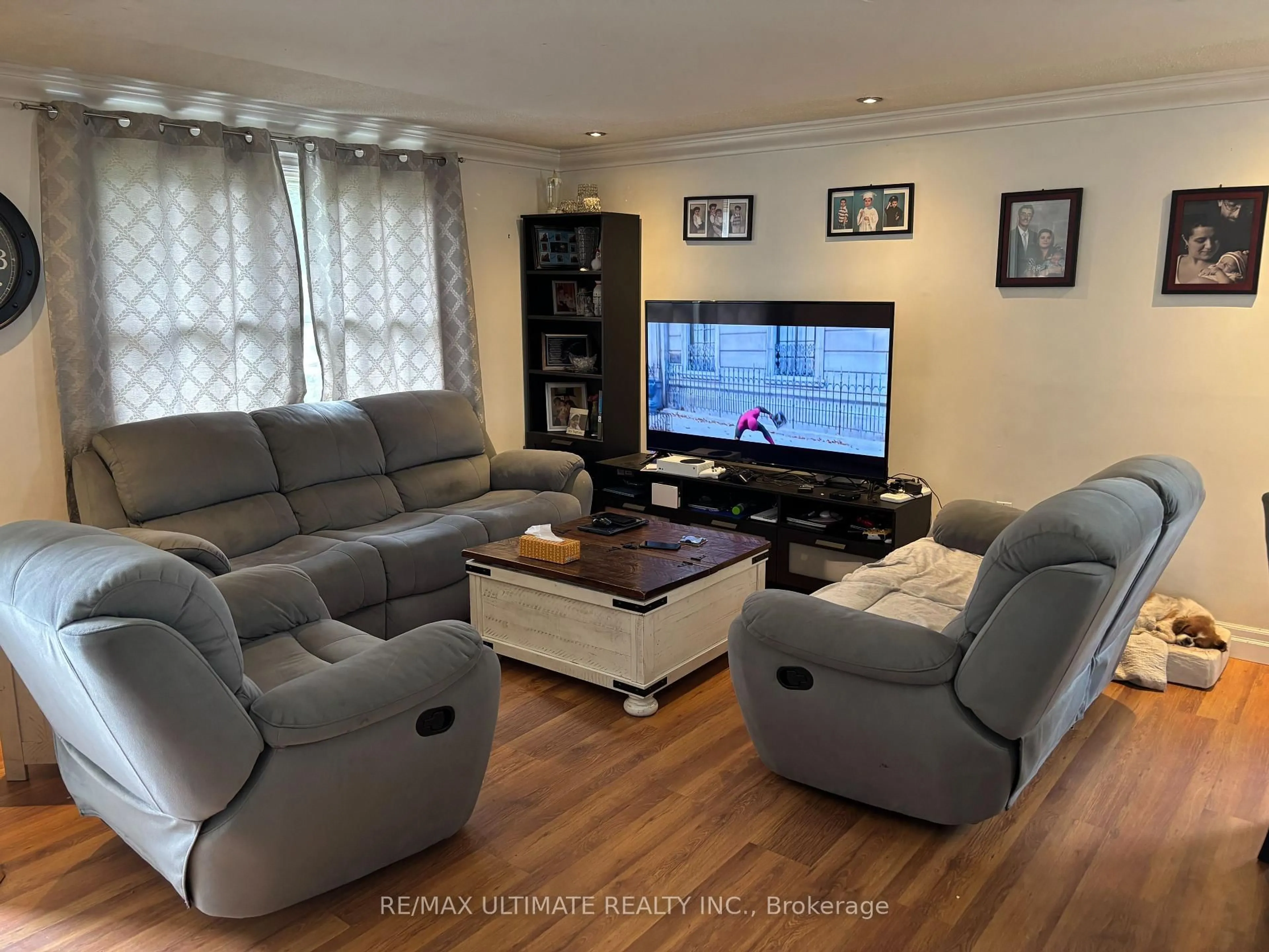 Living room with furniture, wood/laminate floor for 18 Hickling Tr, Barrie Ontario L4M 5S3