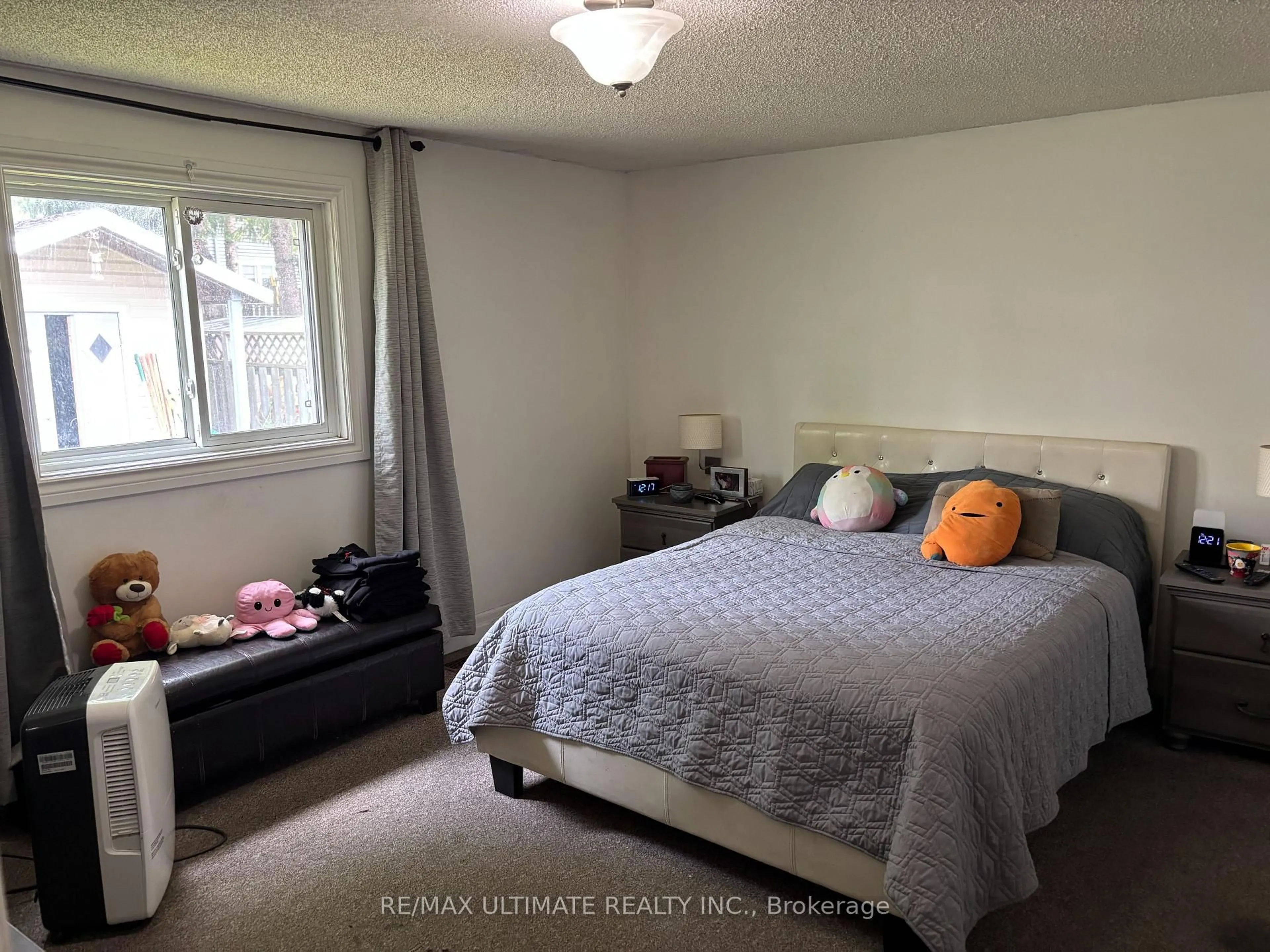 A pic of a room for 18 Hickling Tr, Barrie Ontario L4M 5S3