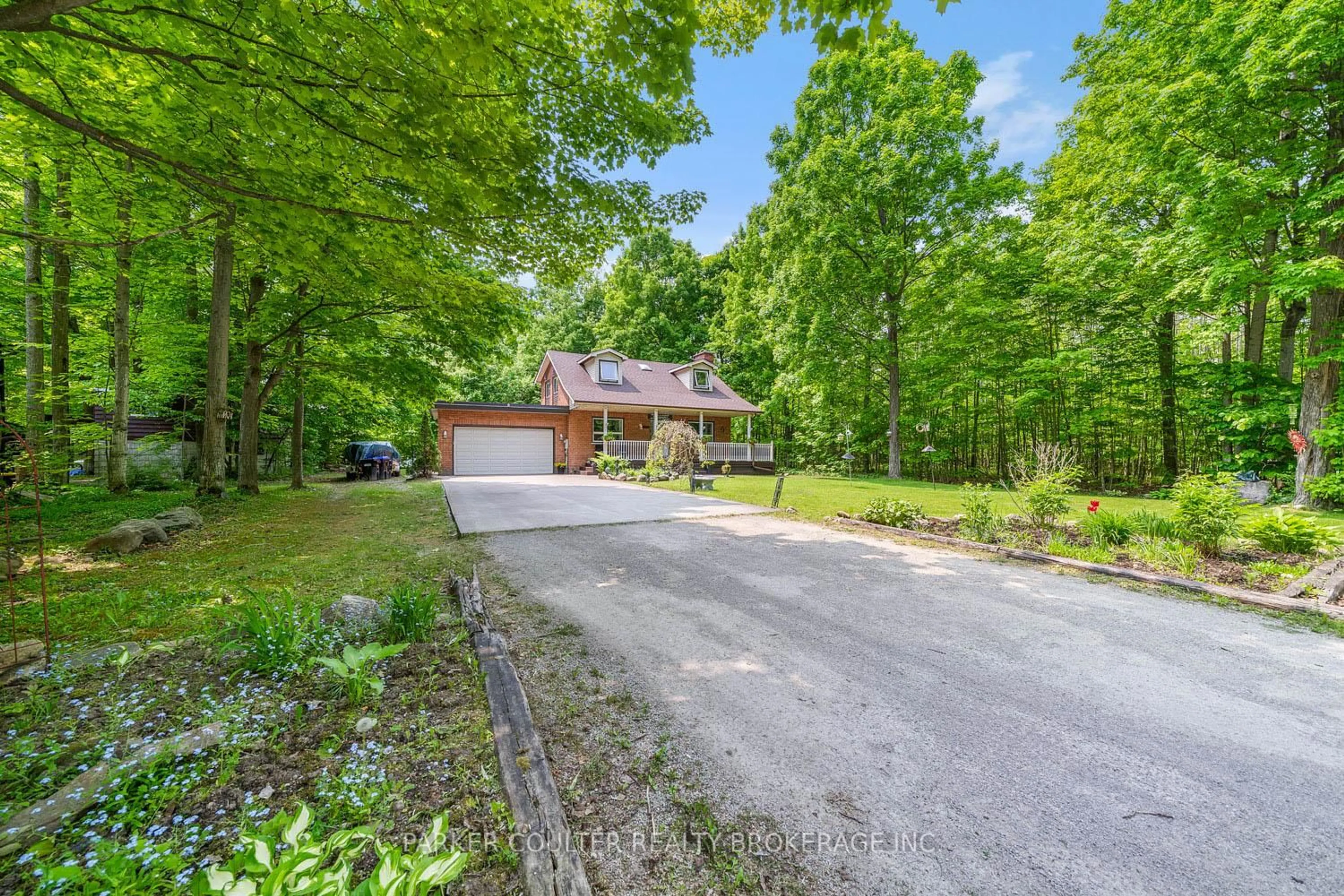 A pic from outside/outdoor area/front of a property/back of a property/a pic from drone, unknown for 57 Macedonia Circ, Tiny Ontario L9M 0H9