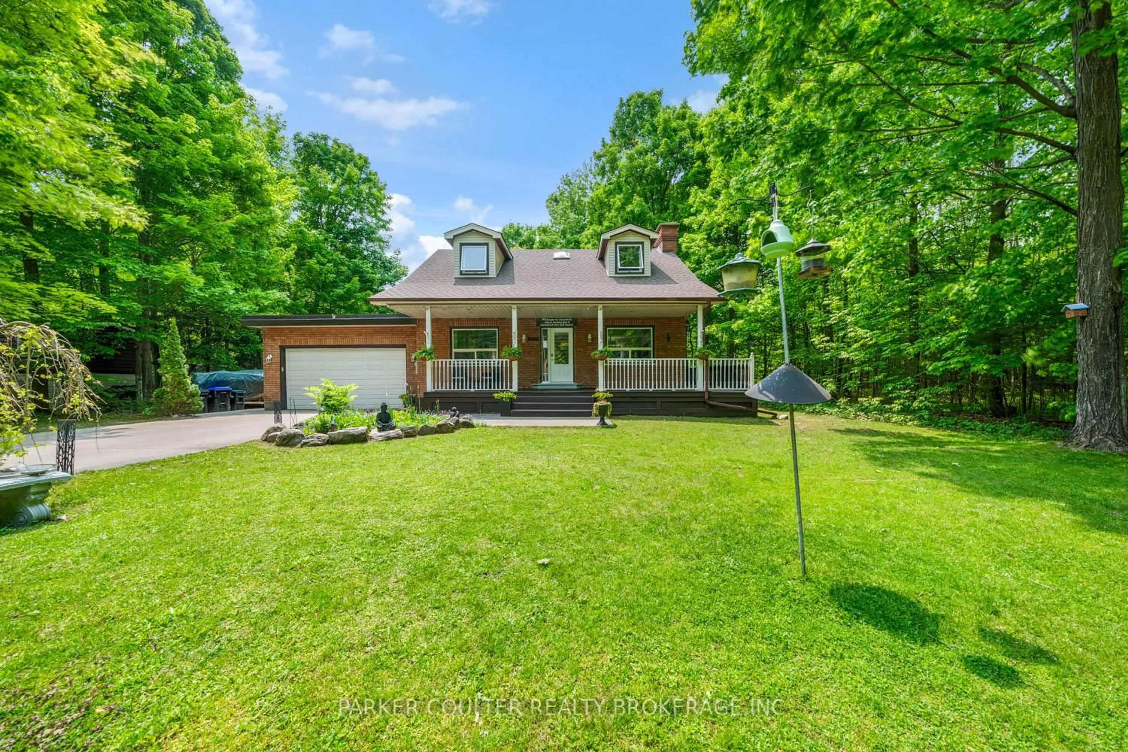 A pic from outside/outdoor area/front of a property/back of a property/a pic from drone, street for 57 Macedonia Circ, Tiny Ontario L9M 0H9