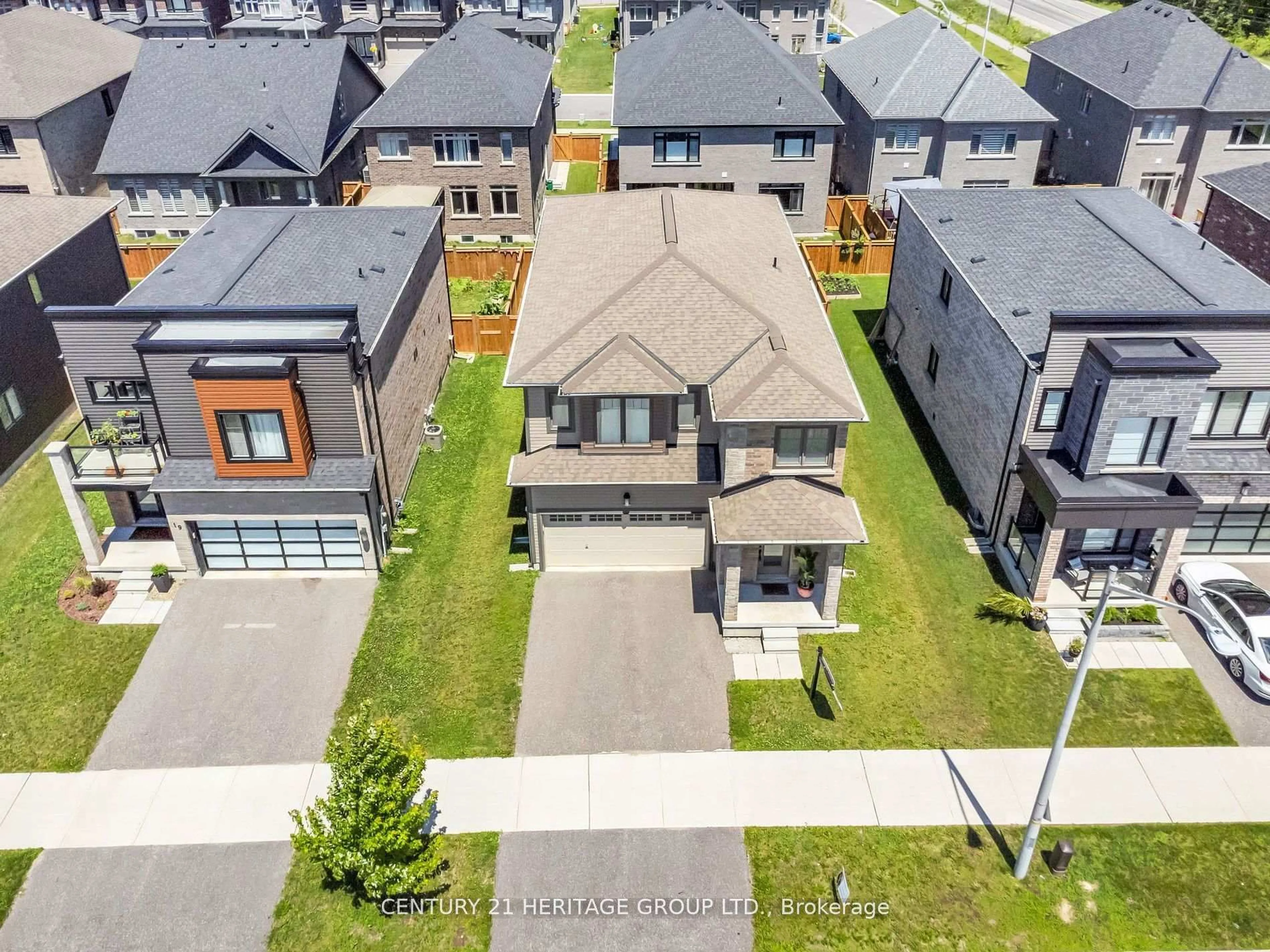 A pic from outside/outdoor area/front of a property/back of a property/a pic from drone, street for 13 Mabern St, Barrie Ontario L9J 0J1