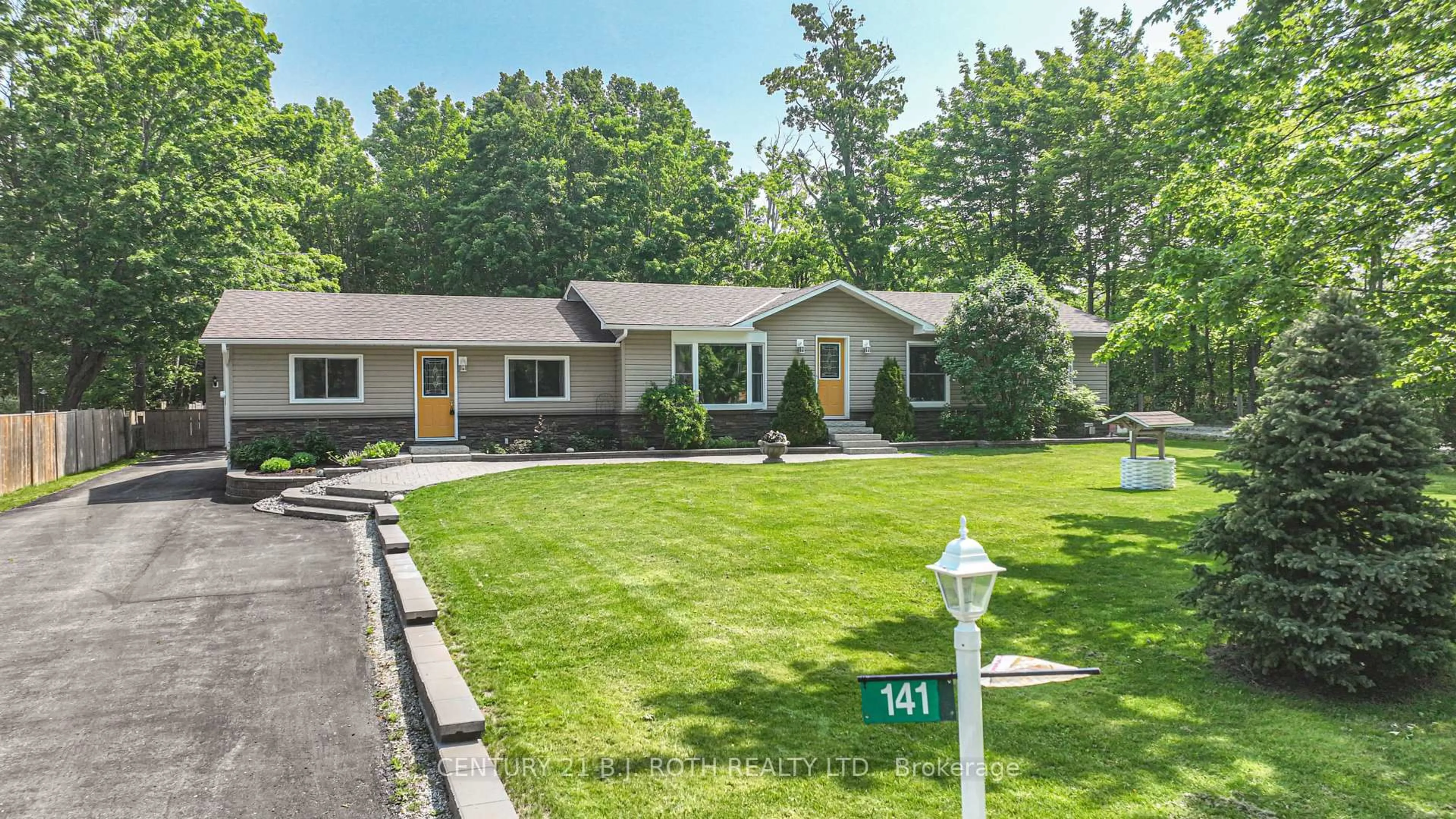 Home with vinyl exterior material, street for 141 Bass Line, Oro-Medonte Ontario L3V 0J9