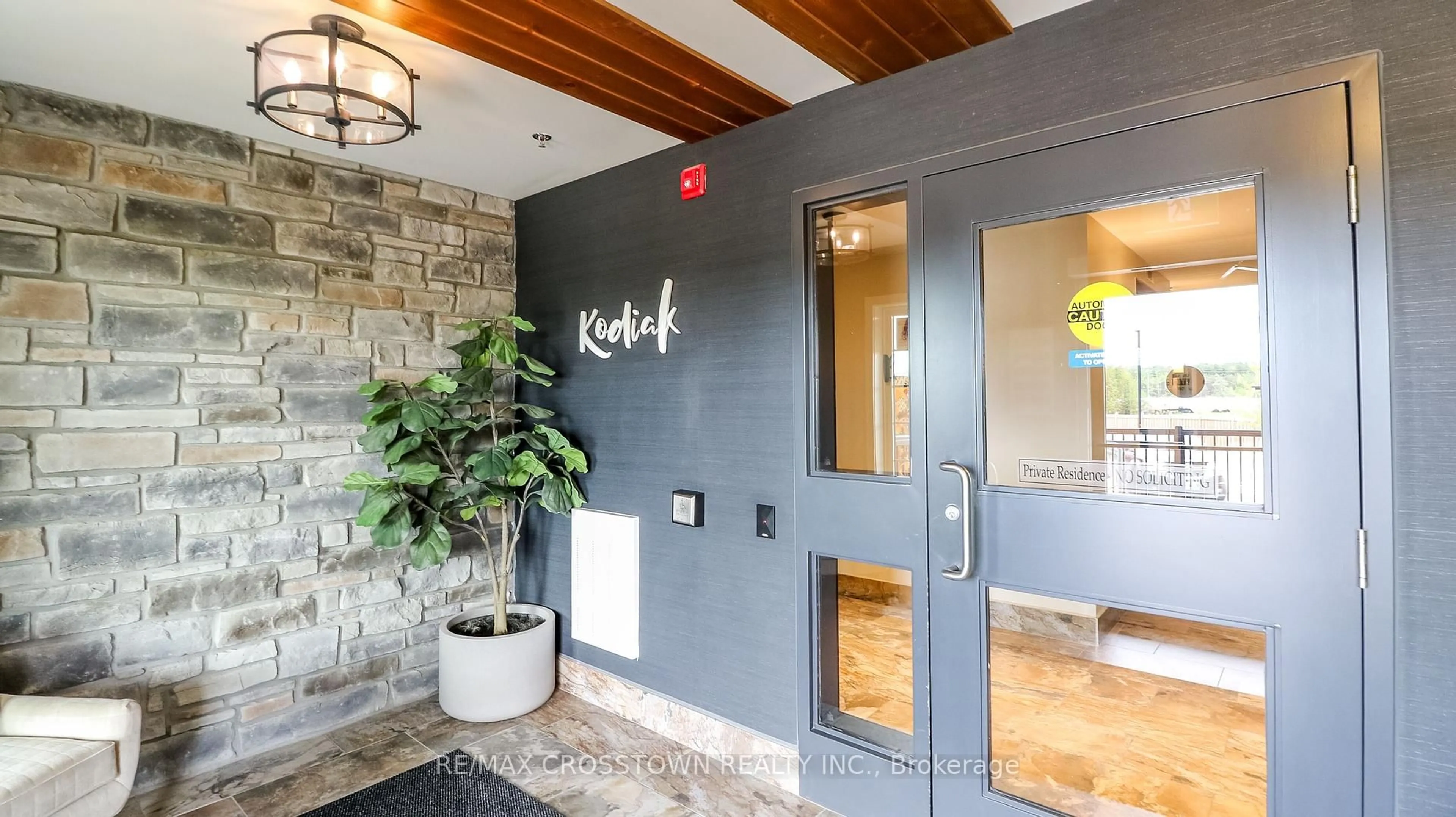 Indoor foyer for 54 Koda St #318, Barrie Ontario L9J 0J6
