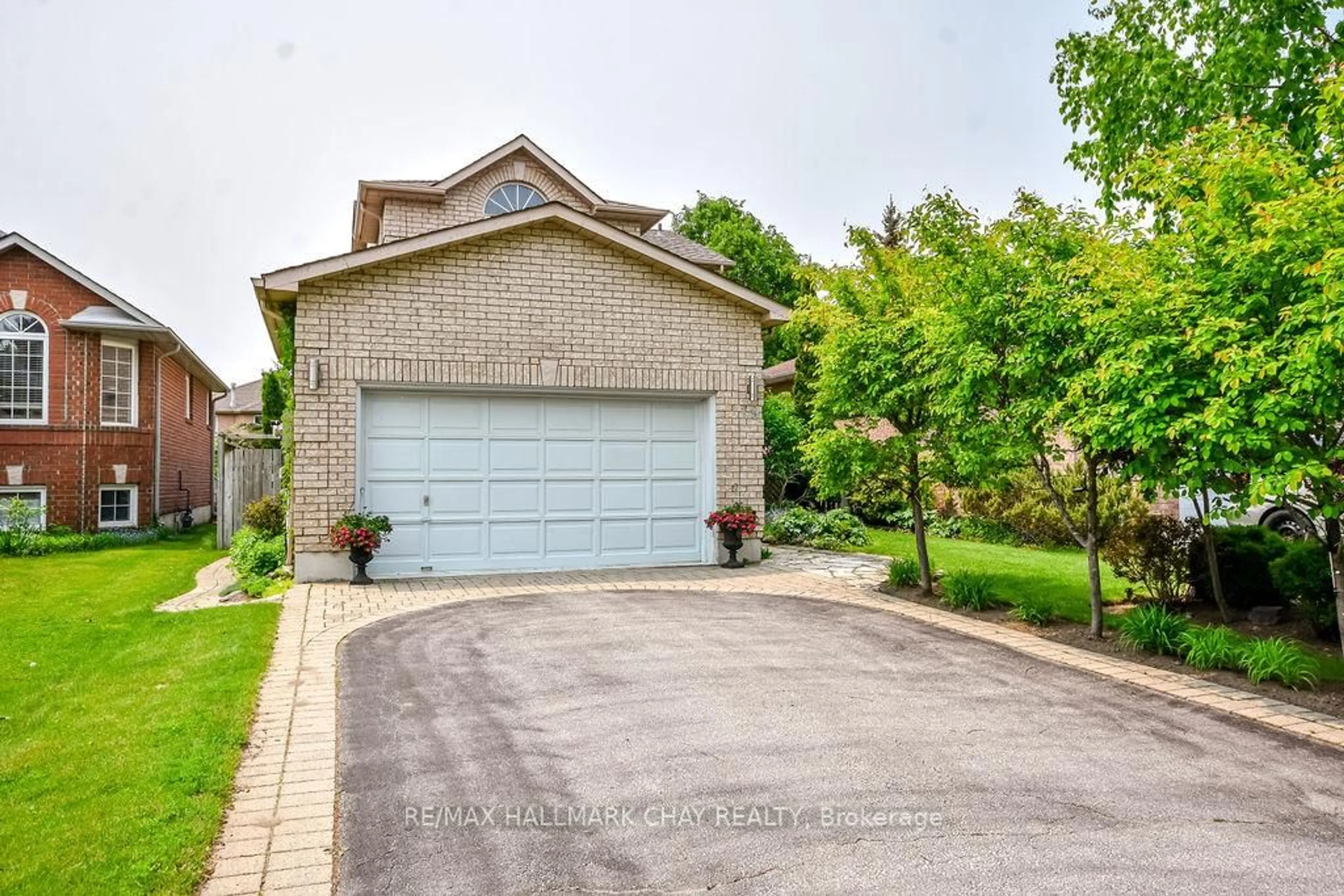Home with brick exterior material, street for 19 Taylor Dr, Barrie Ontario L4N 8K6