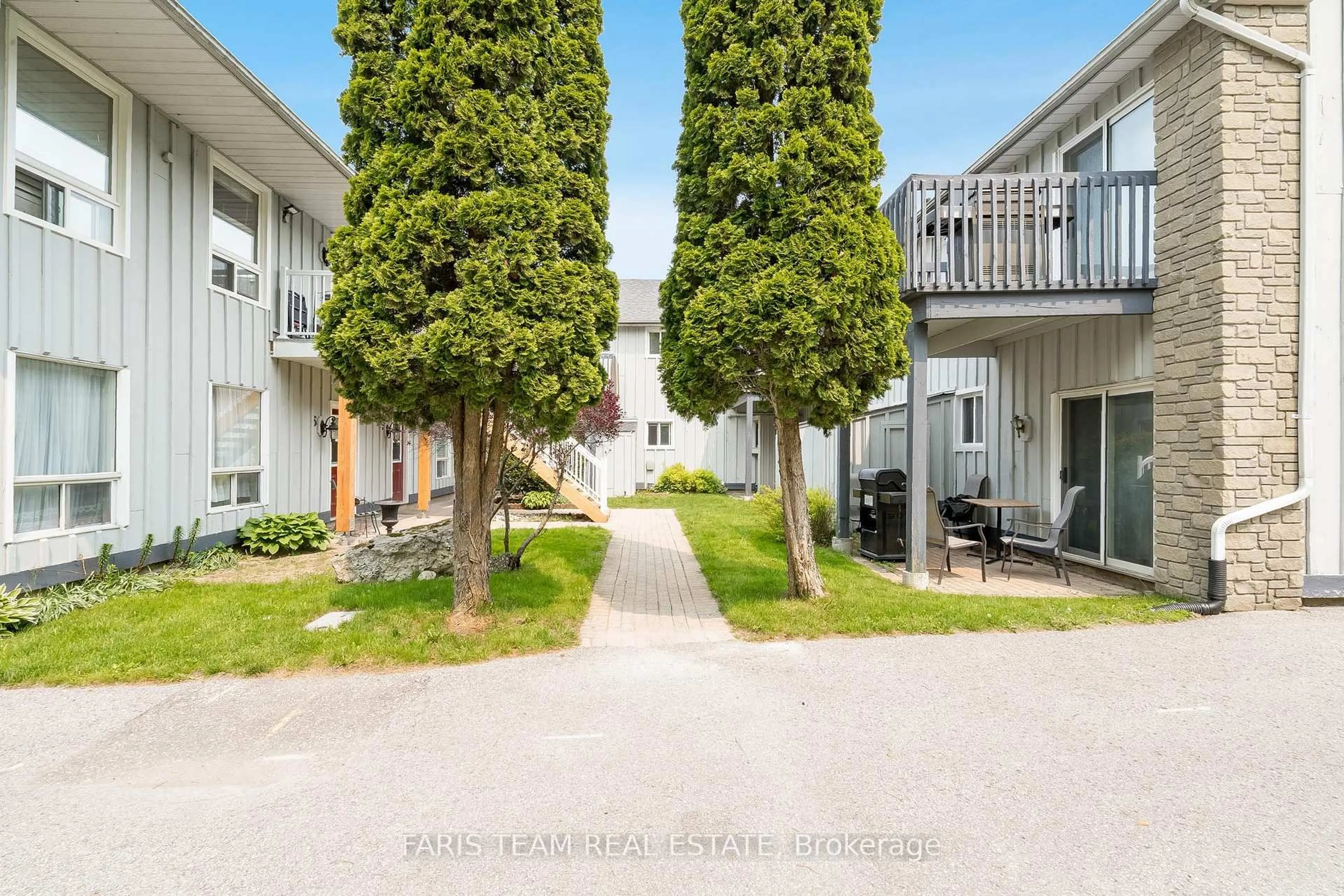 Patio, street for 891 River Rd #5, Wasaga Beach Ontario L9Z 2K7