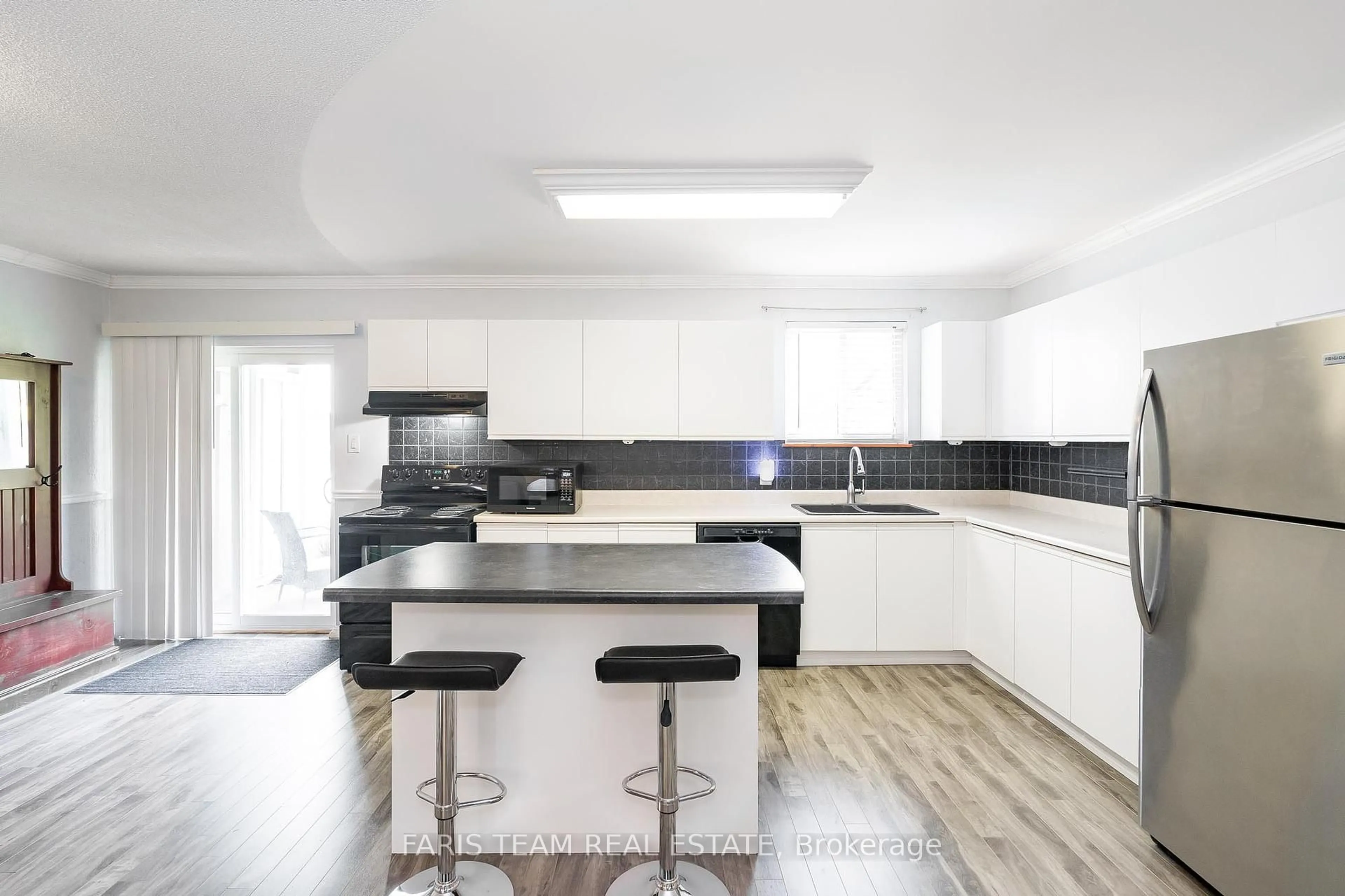 Contemporary kitchen, unknown for 891 River Rd #5, Wasaga Beach Ontario L9Z 2K7