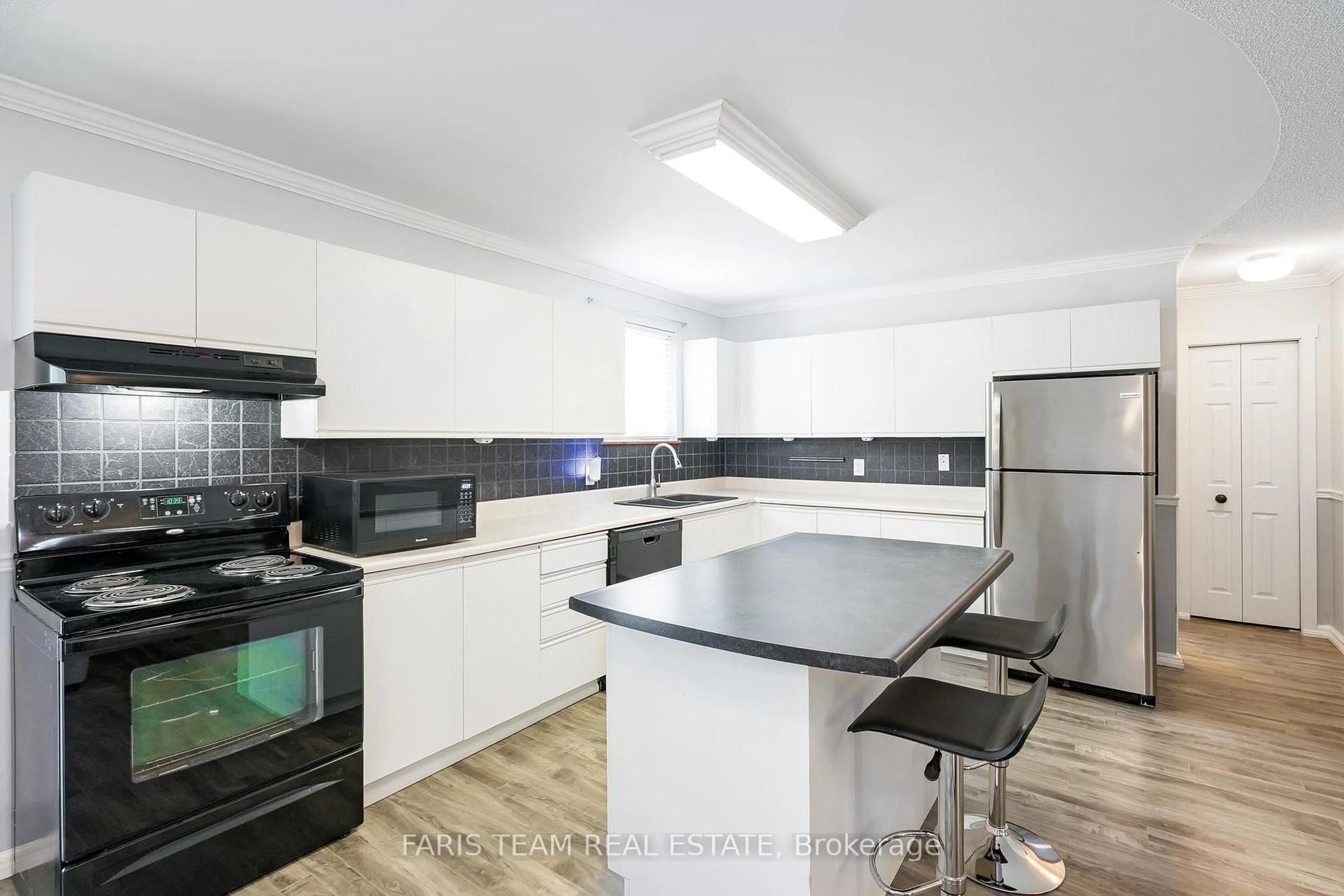 Standard kitchen, unknown for 891 River Rd #5, Wasaga Beach Ontario L9Z 2K7