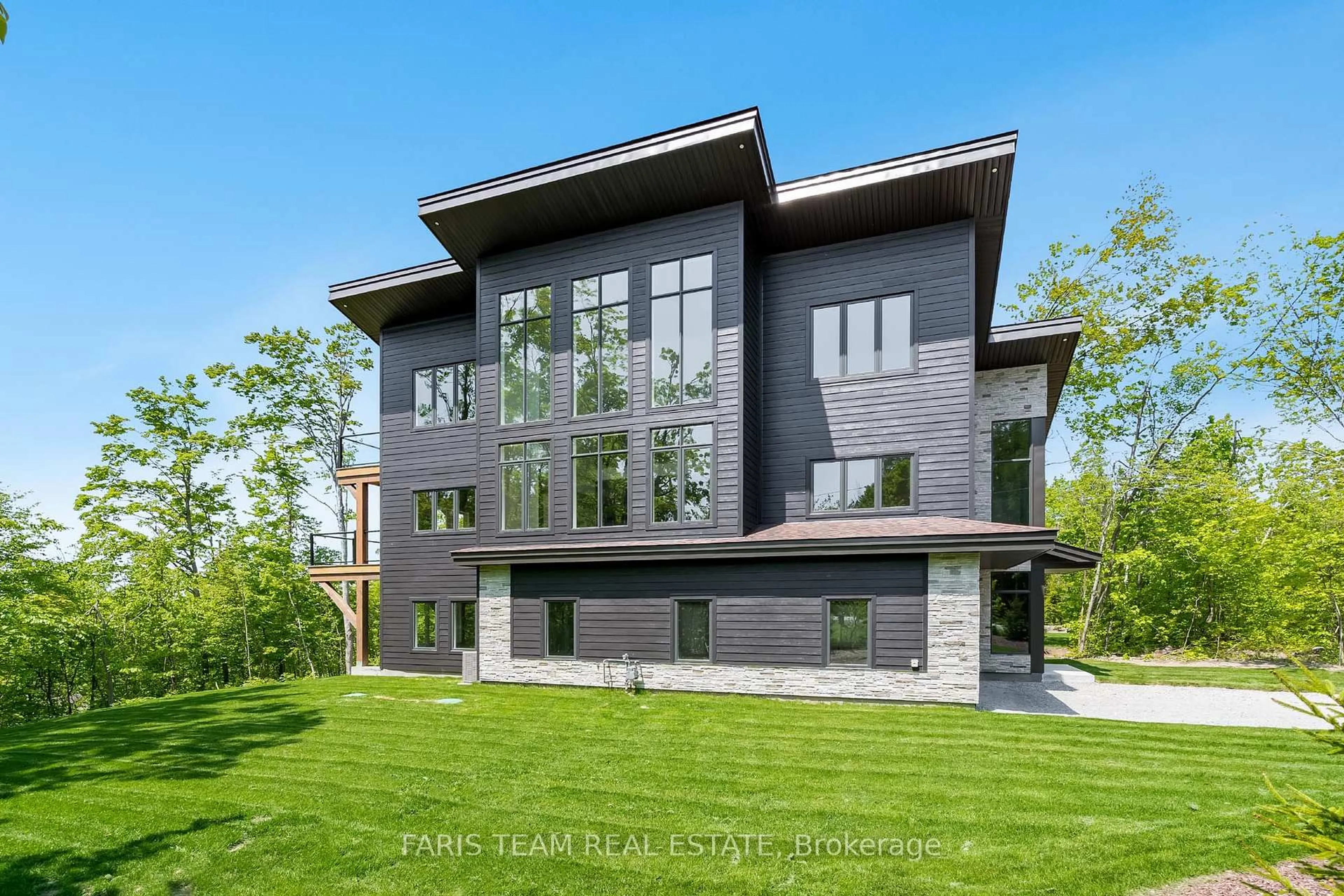 Home with brick exterior material, unknown for 3316 Line 4, Oro-Medonte Ontario L0L 2L0