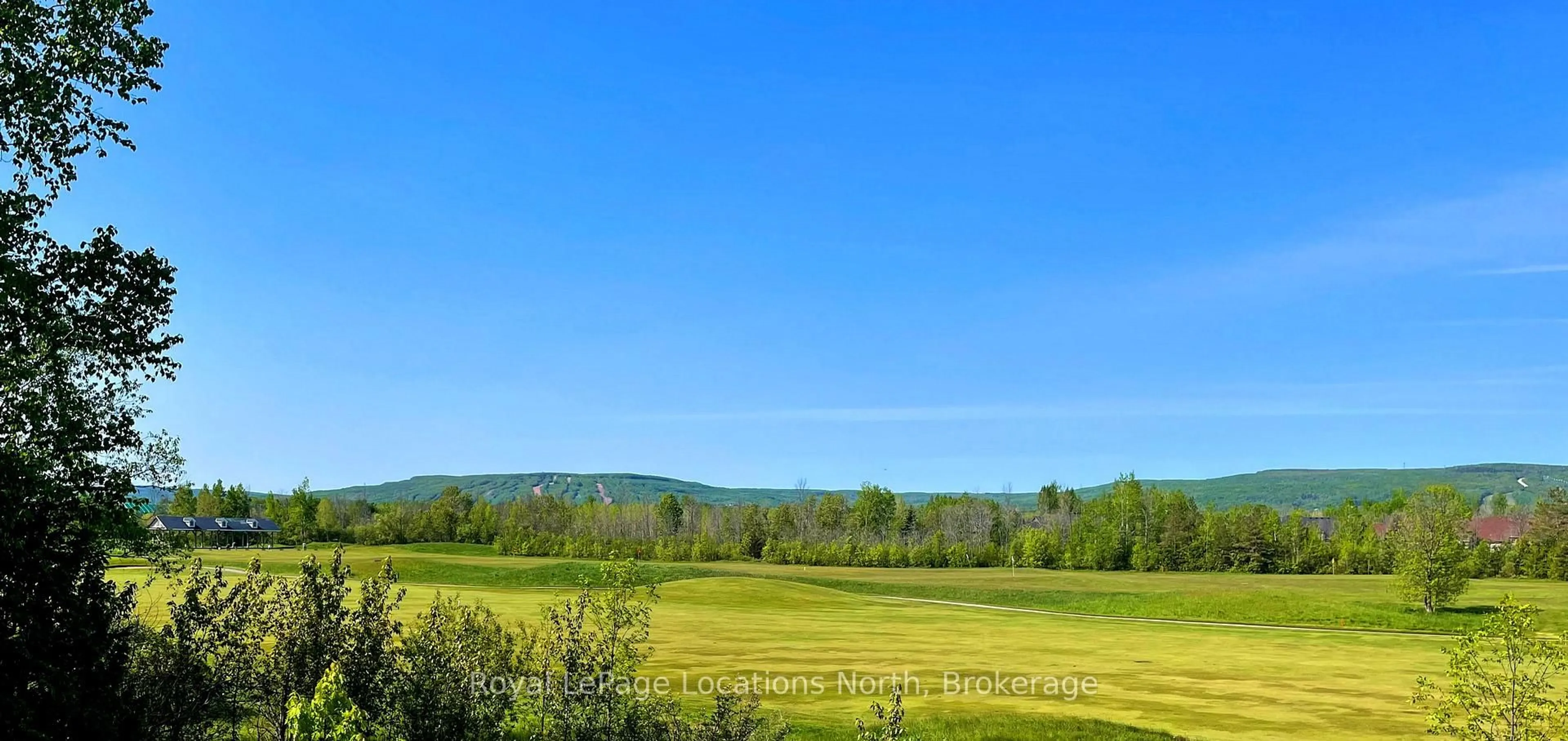 A pic from outside/outdoor area/front of a property/back of a property/a pic from drone, unknown for 564 Oxbow Cres, Collingwood Ontario L9Y 5B4