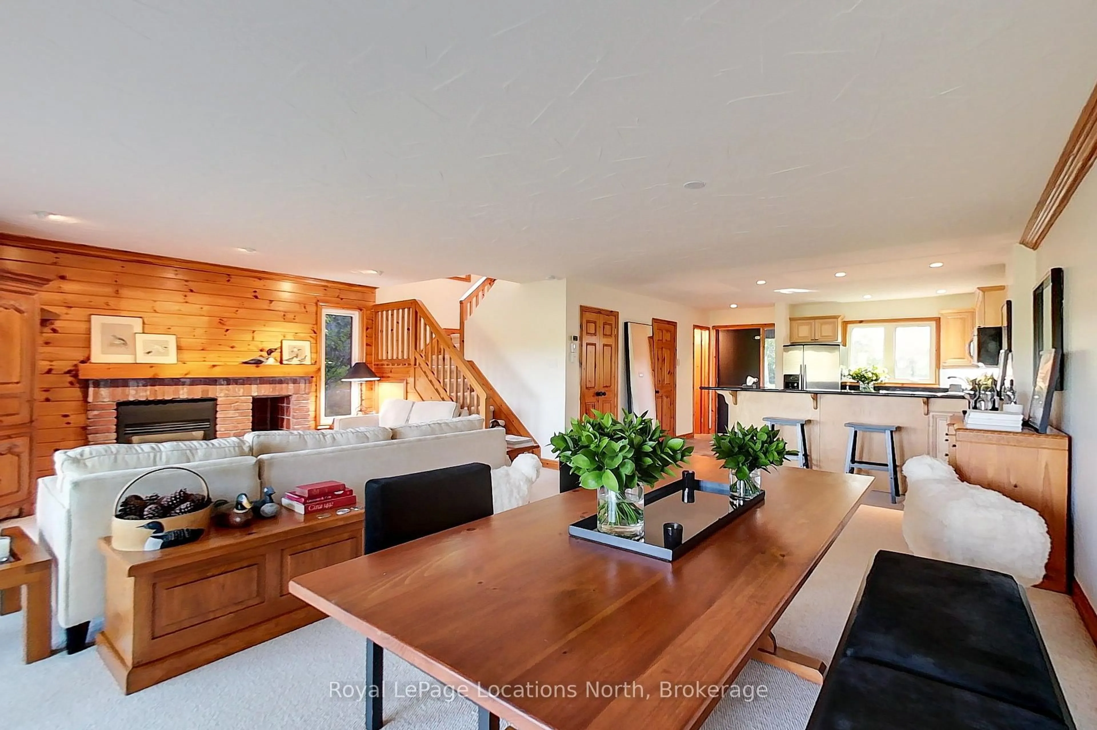 Open concept kitchen, unknown for 564 Oxbow Cres, Collingwood Ontario L9Y 5B4