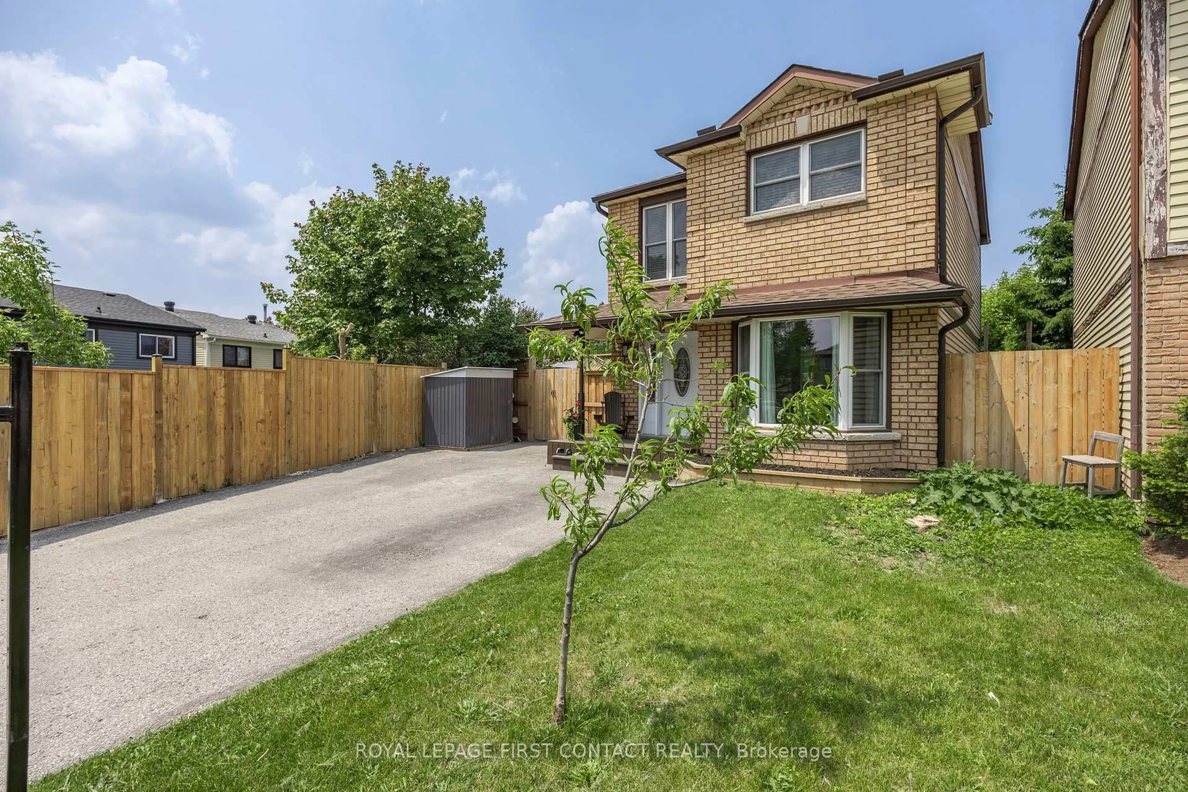 A pic from outside/outdoor area/front of a property/back of a property/a pic from drone, street for 239 BROWNING Tr, Barrie Ontario L4N 5C3