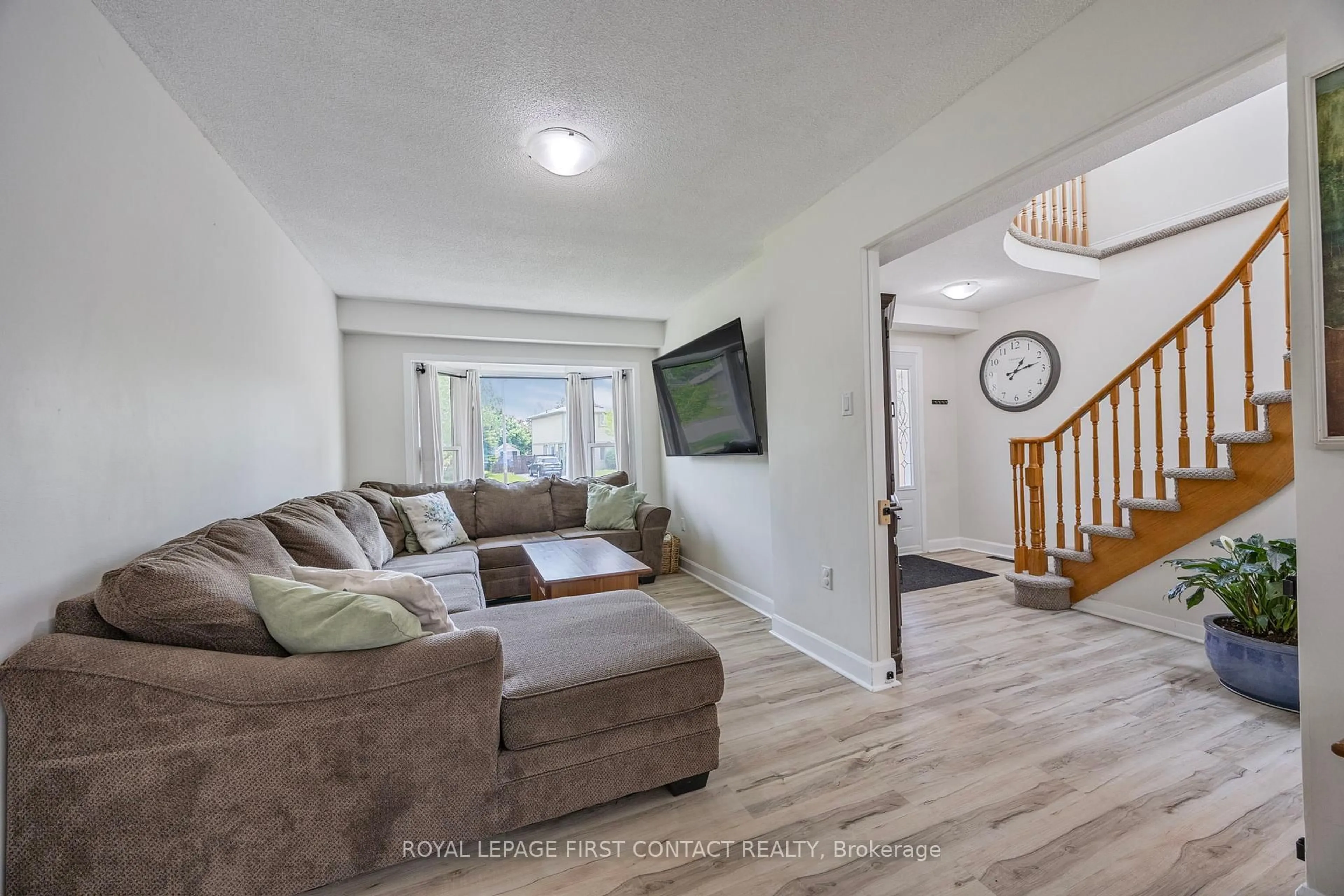 Living room with furniture, unknown for 239 BROWNING Tr, Barrie Ontario L4N 5C3