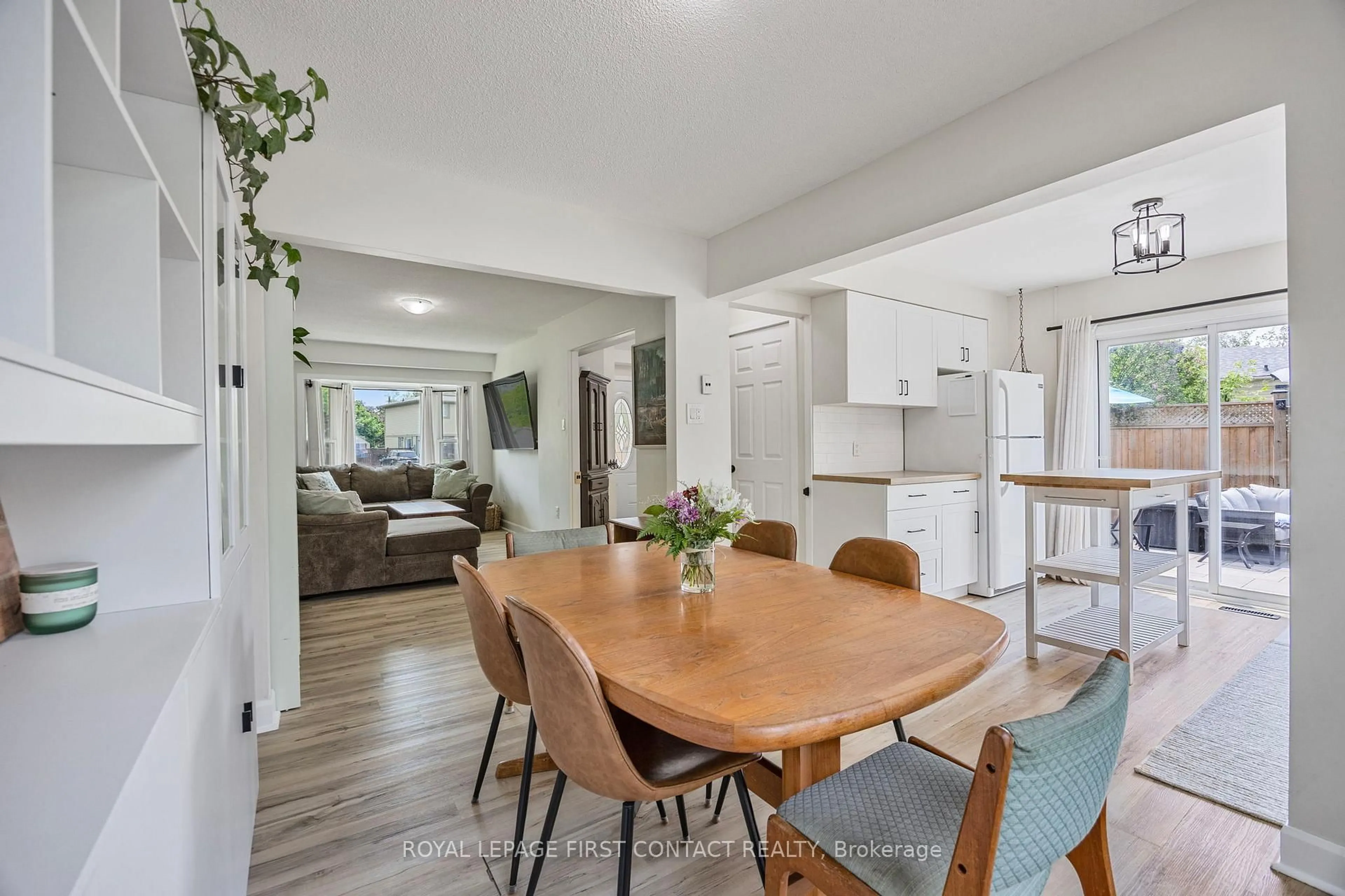 Open concept kitchen, unknown for 239 BROWNING Tr, Barrie Ontario L4N 5C3