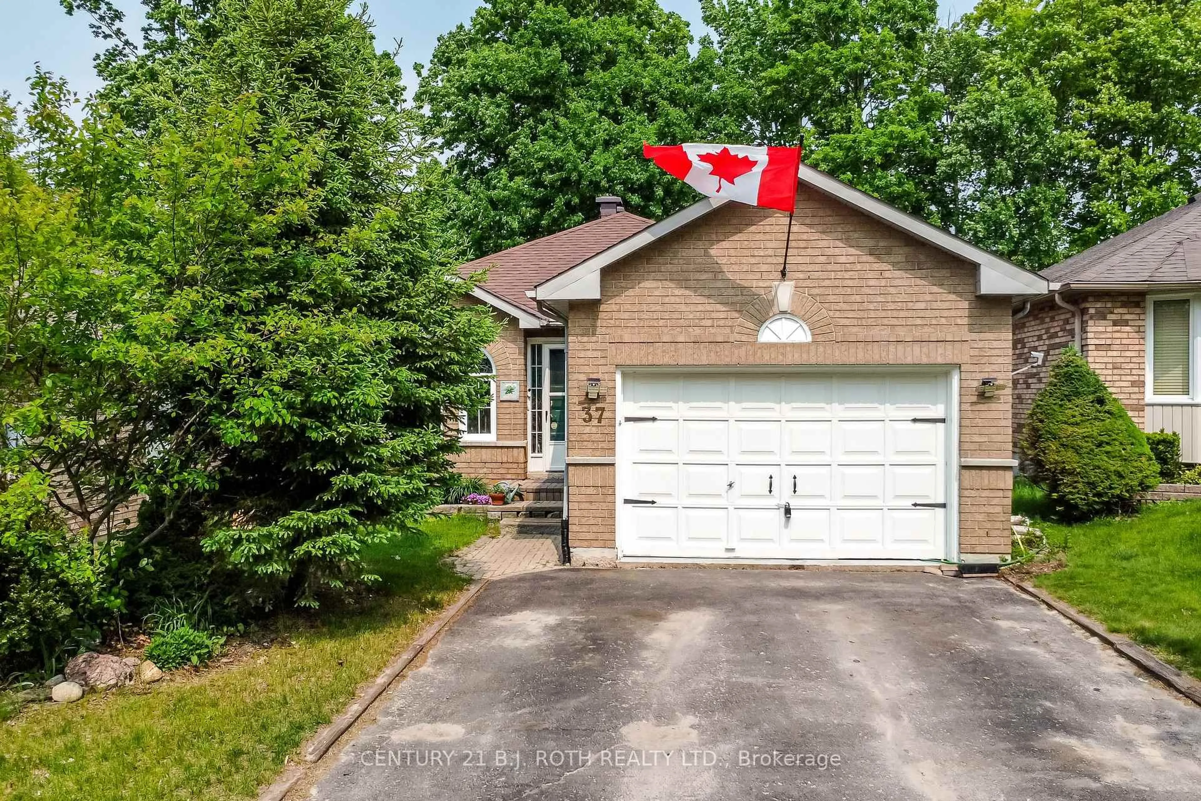 Home with brick exterior material, street for 37 Nicholson Dr, Barrie Ontario L4N 8L7
