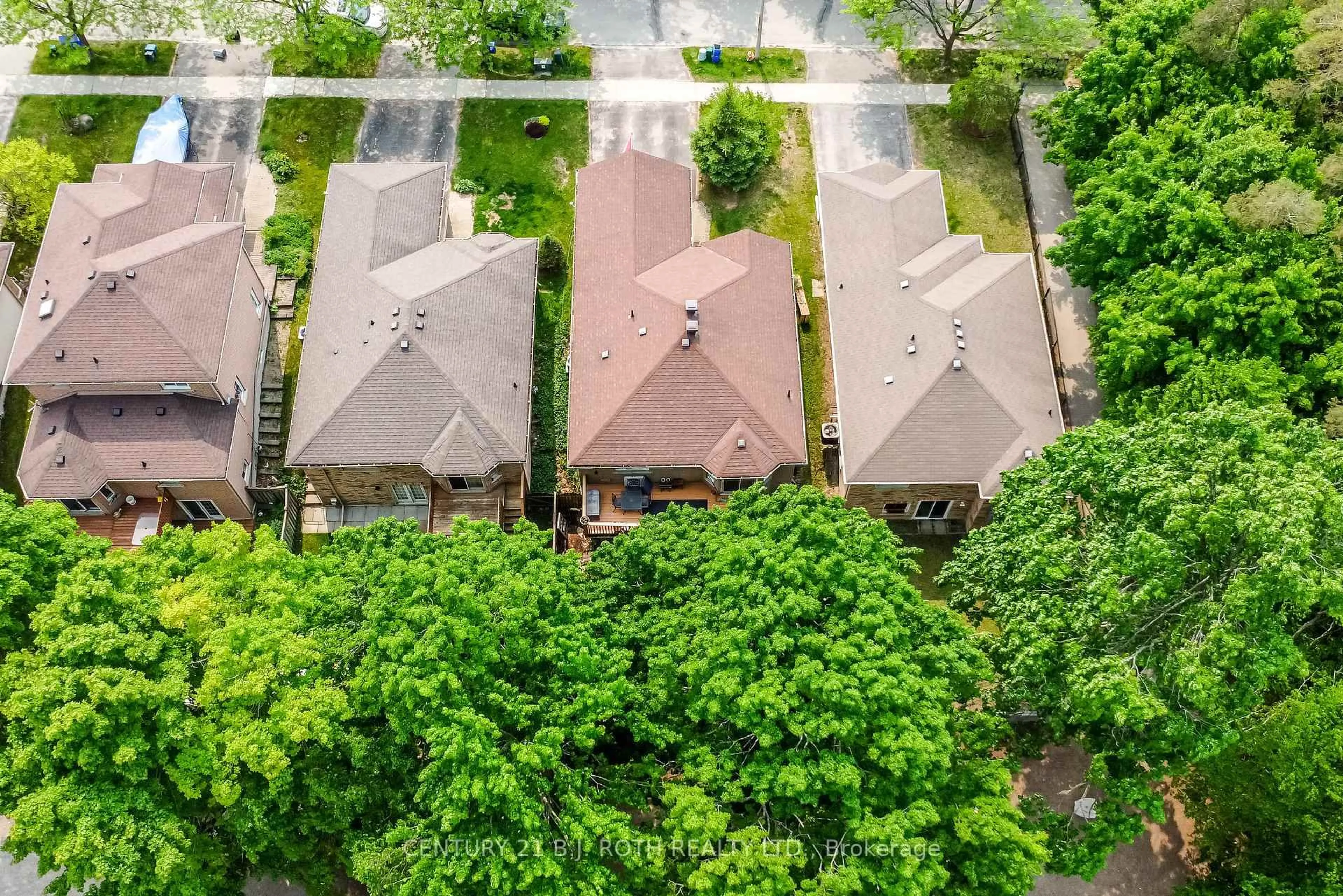 A pic from outside/outdoor area/front of a property/back of a property/a pic from drone, city buildings view from balcony for 37 Nicholson Dr, Barrie Ontario L4N 8L7