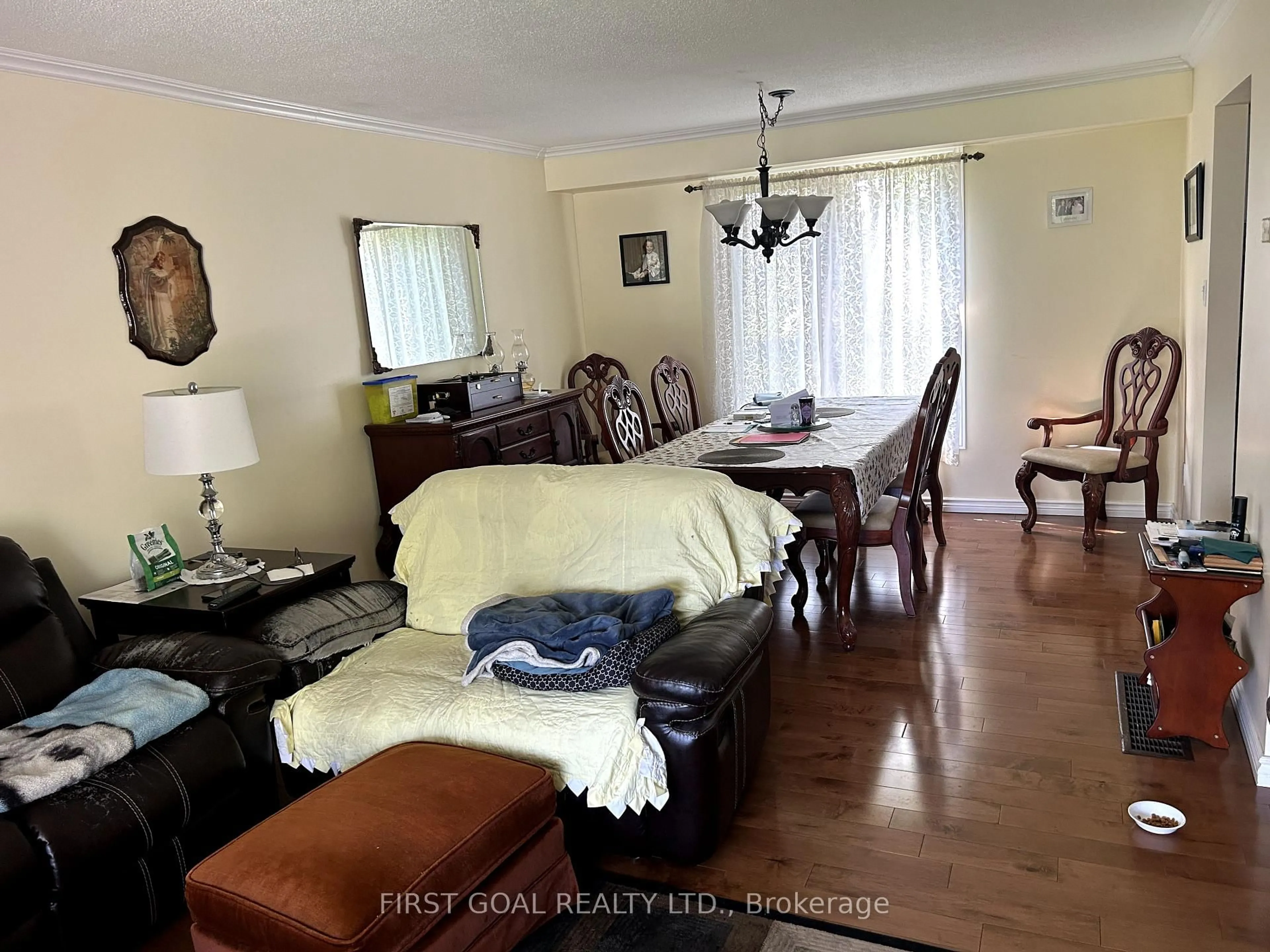 Dining room, unknown for 2 Agnes St, Barrie Ontario L4M 2S2