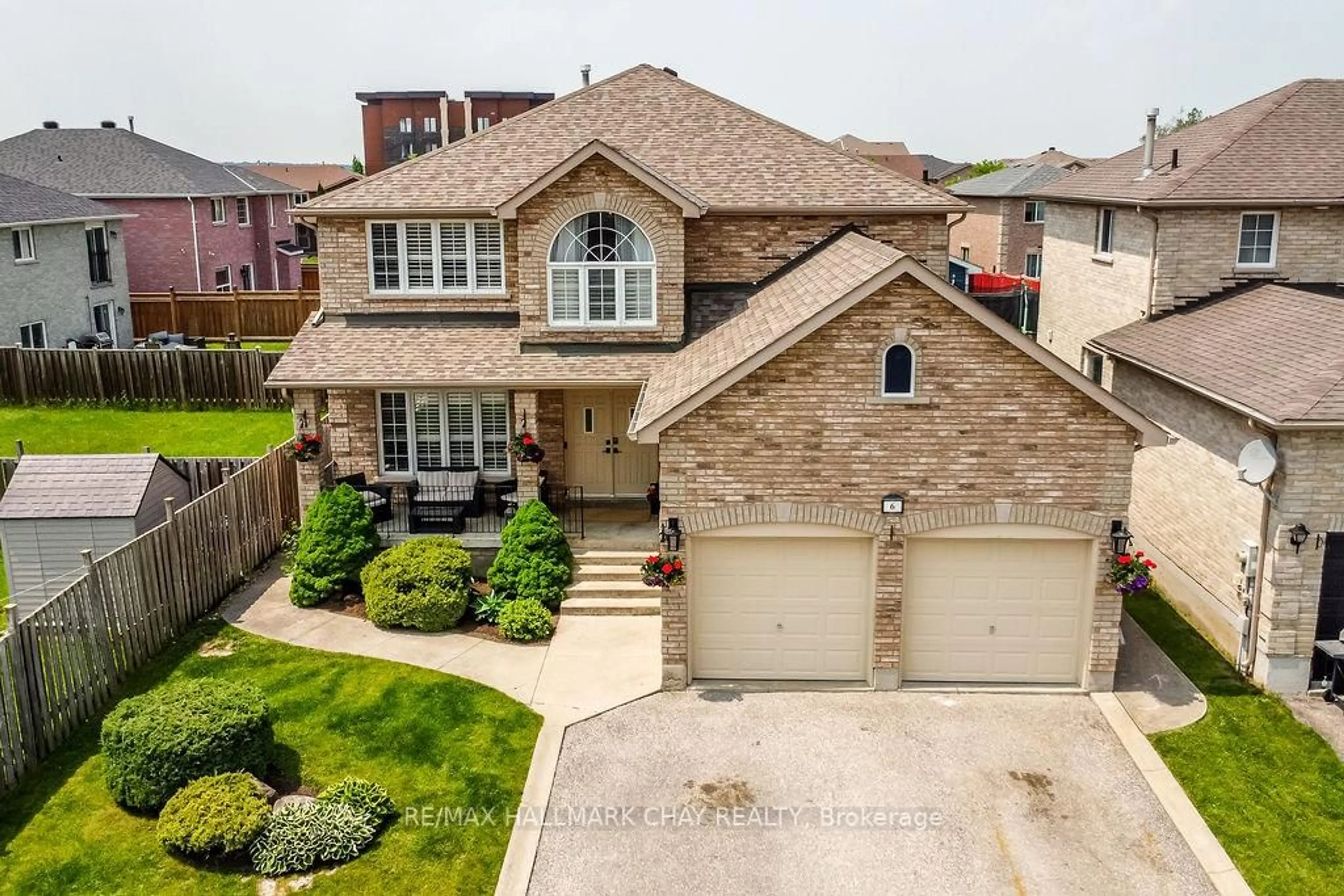 A pic from outside/outdoor area/front of a property/back of a property/a pic from drone, street for 6 Serena Lane, Barrie Ontario L4N 0V6