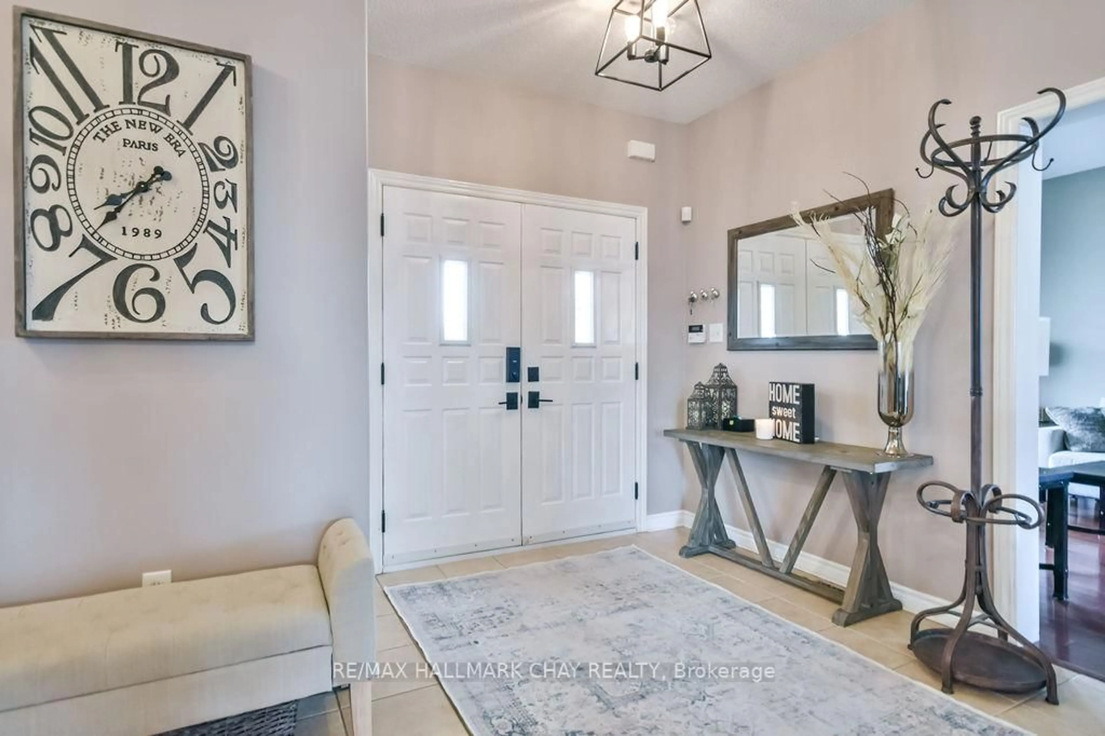 Indoor entryway for 6 Serena Lane, Barrie Ontario L4N 0V6