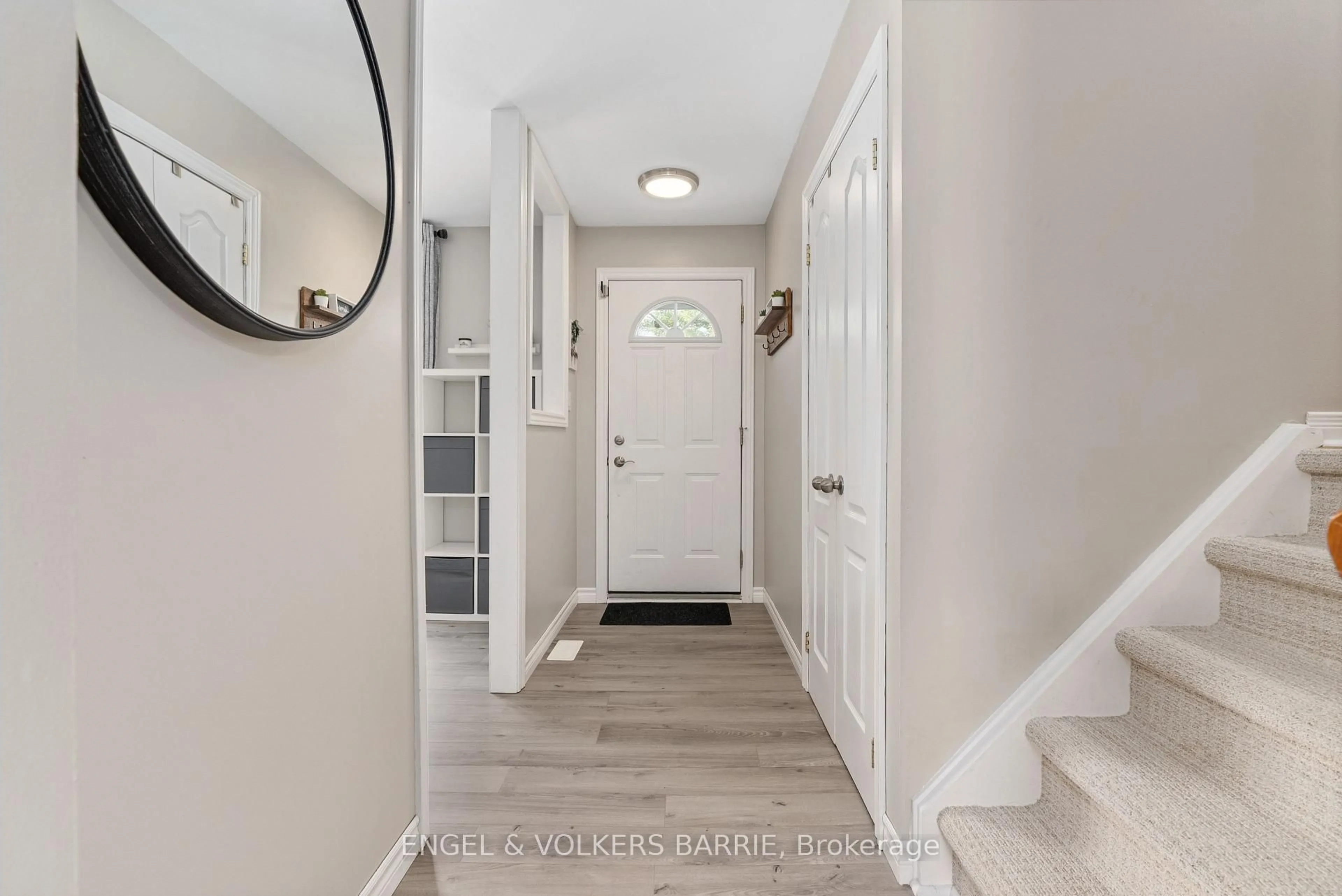 Indoor entryway for 9881 12 Highway, Oro-Medonte Ontario L0K 2G0