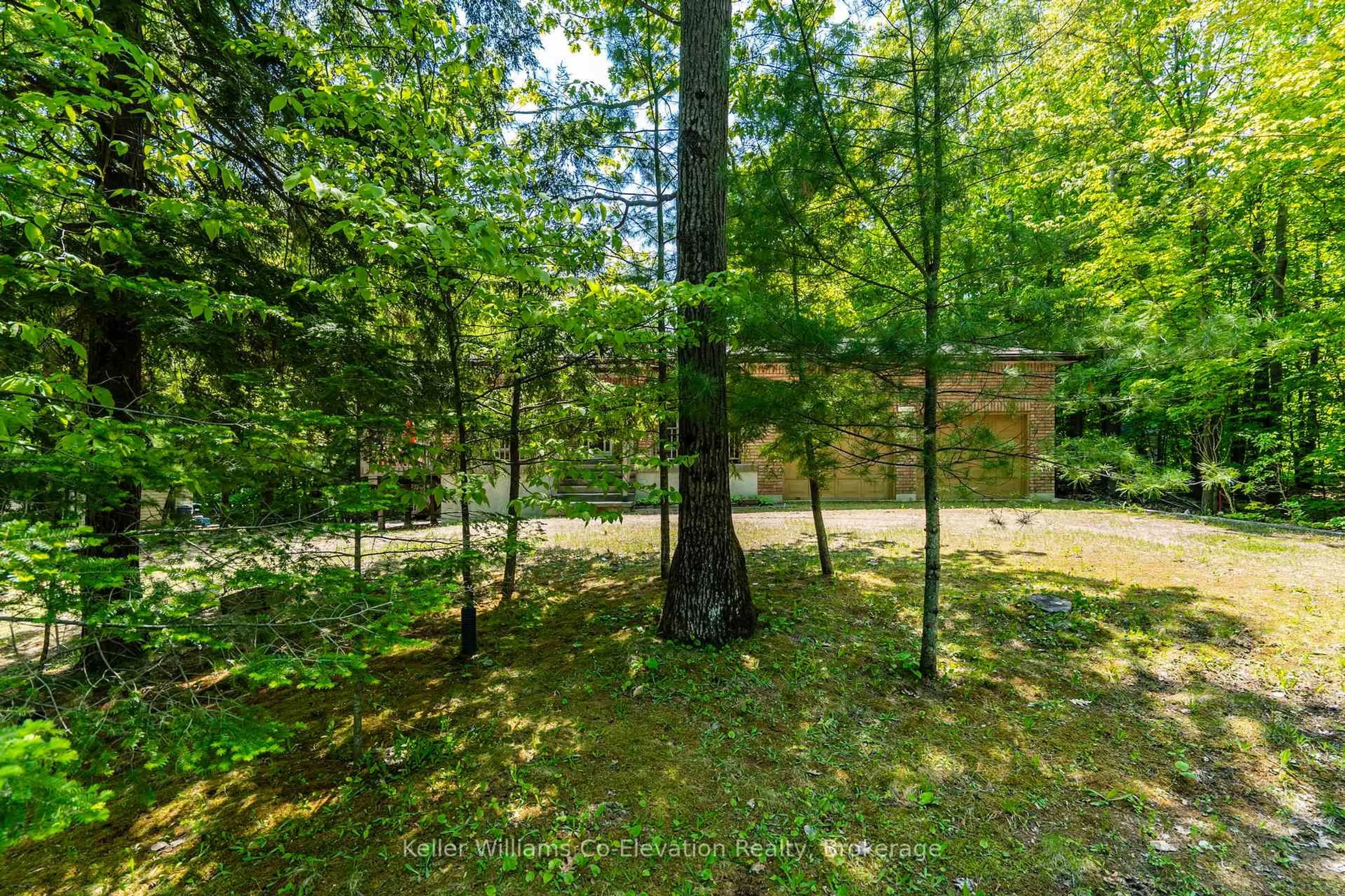 Patio, forest/trees view for 134 Tall Pines Dr, Tiny Ontario L9M 0H4