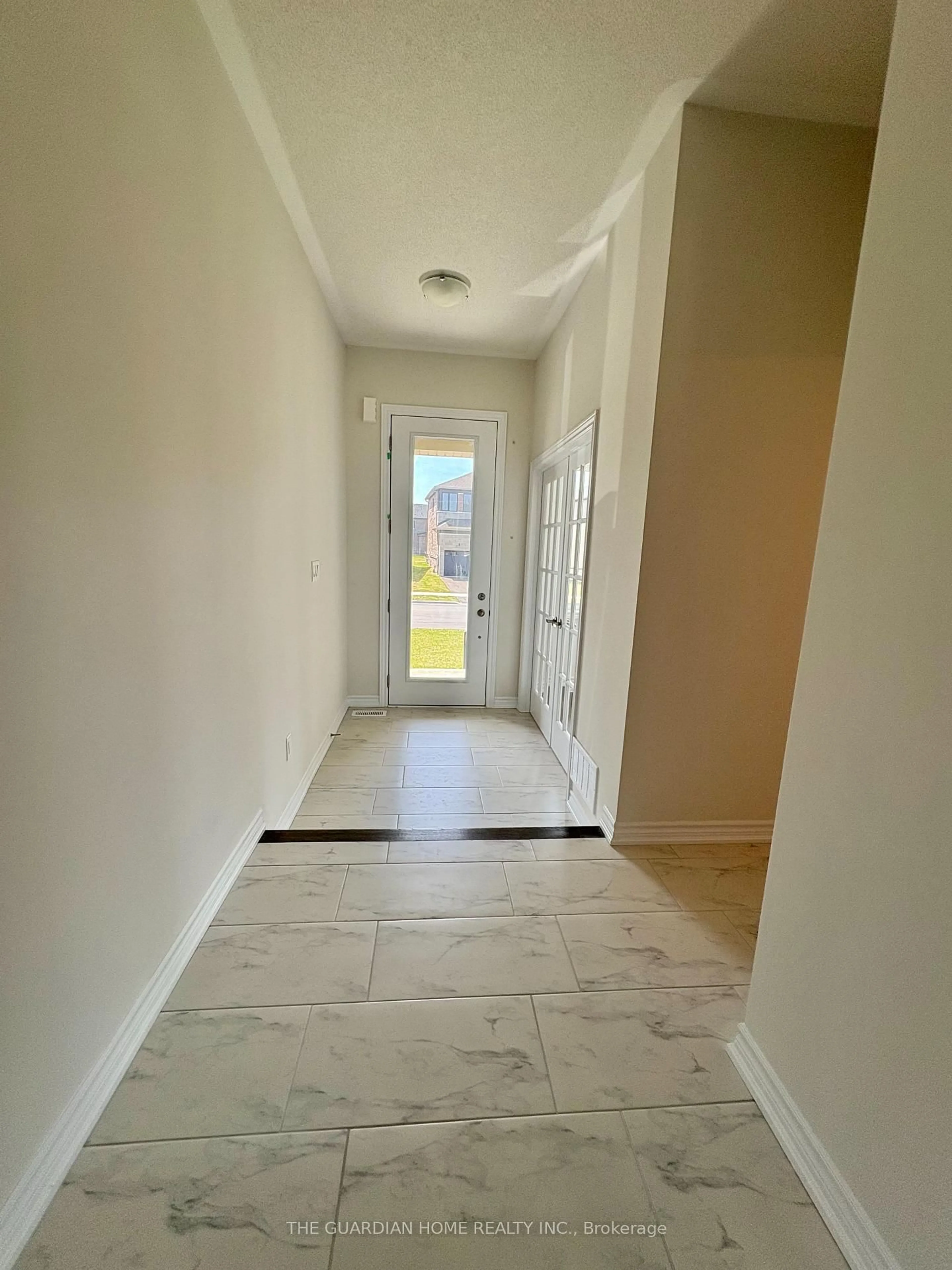 Indoor entryway for 7 Tran St, Wasaga Beach Ontario L9Z 0M9