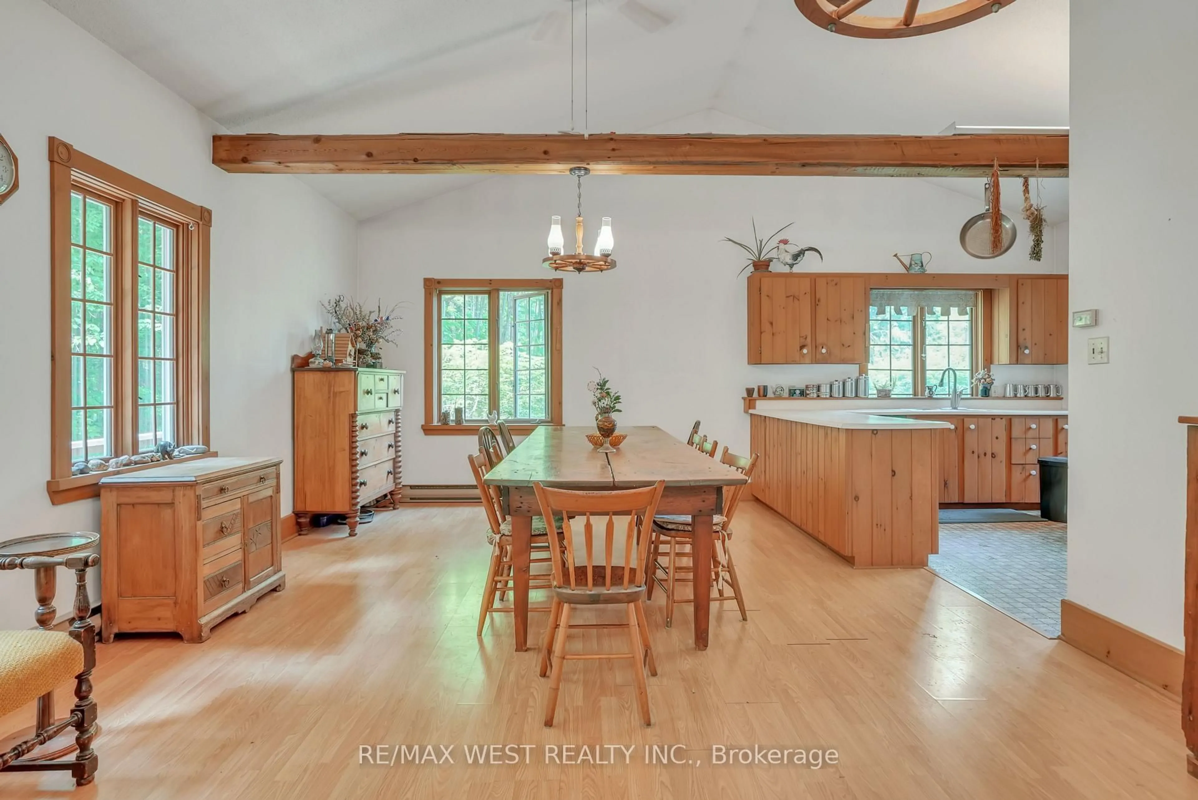 Open concept kitchen, unknown for 741 Ingram Rd, Oro-Medonte Ontario L0K 1E0