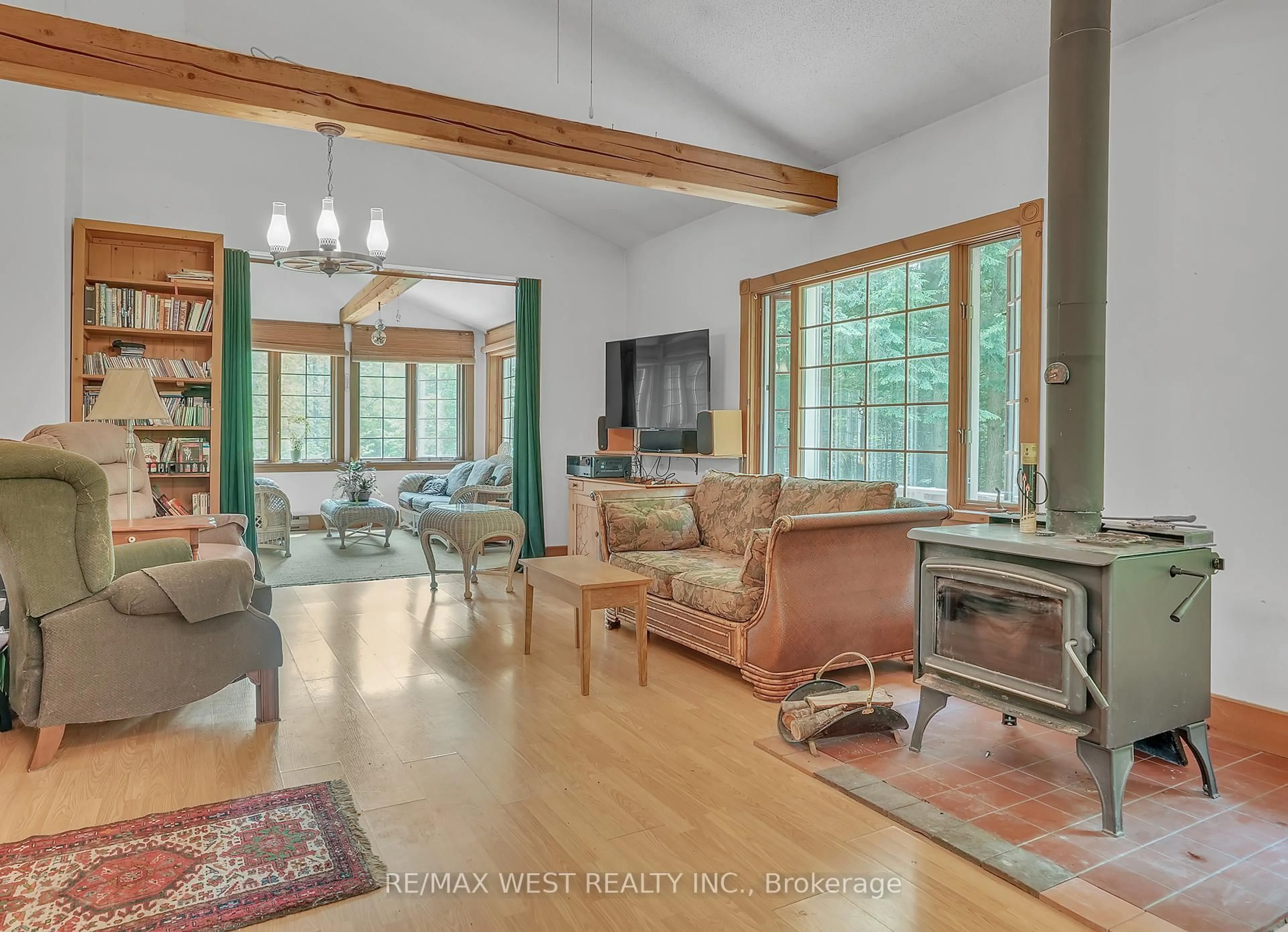 Living room with furniture, unknown for 741 Ingram Rd, Oro-Medonte Ontario L0K 1E0