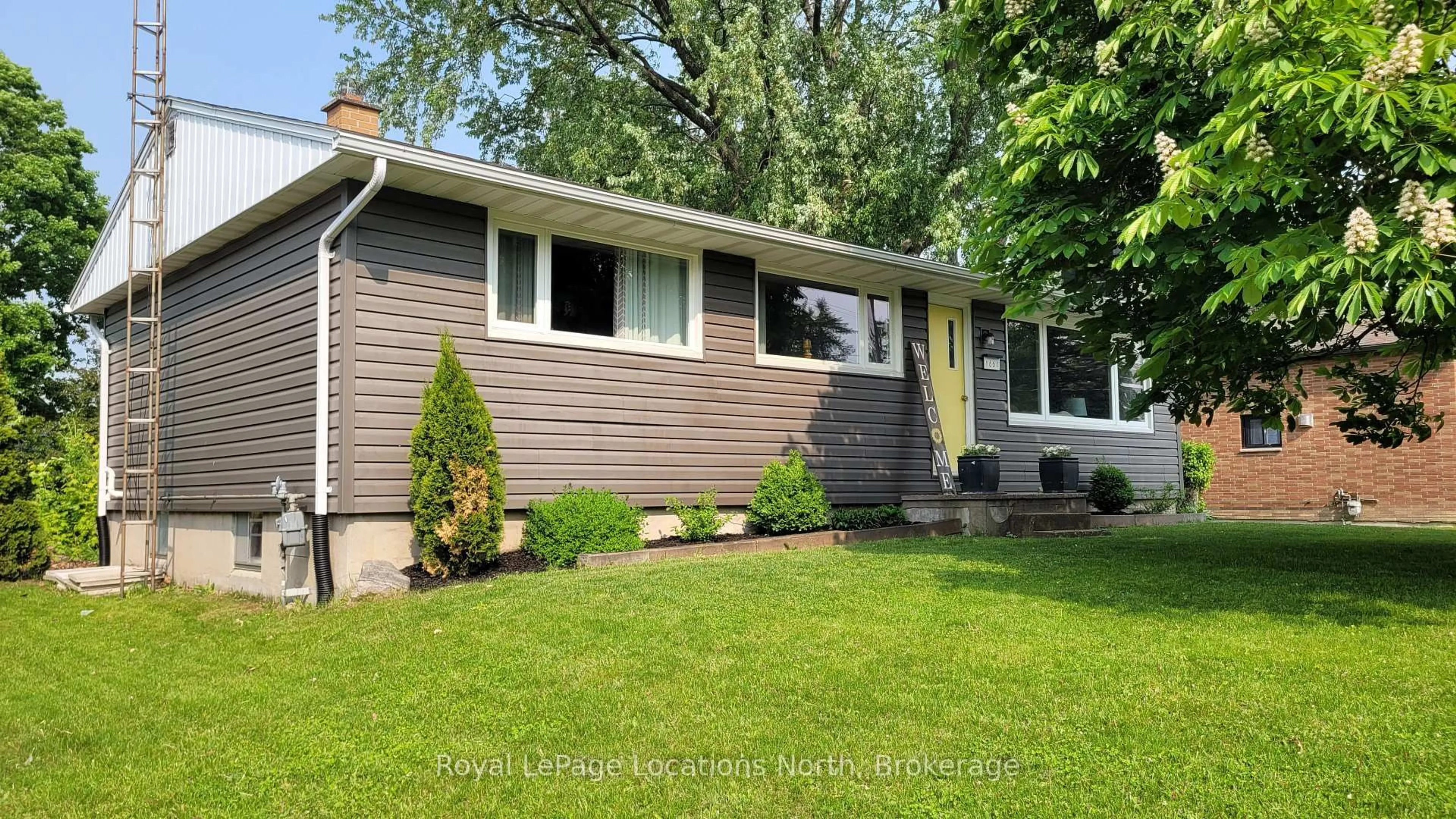 Home with vinyl exterior material, street for 1661 GEORGE JOHNSTON Rd, Springwater Ontario L9X 2B2