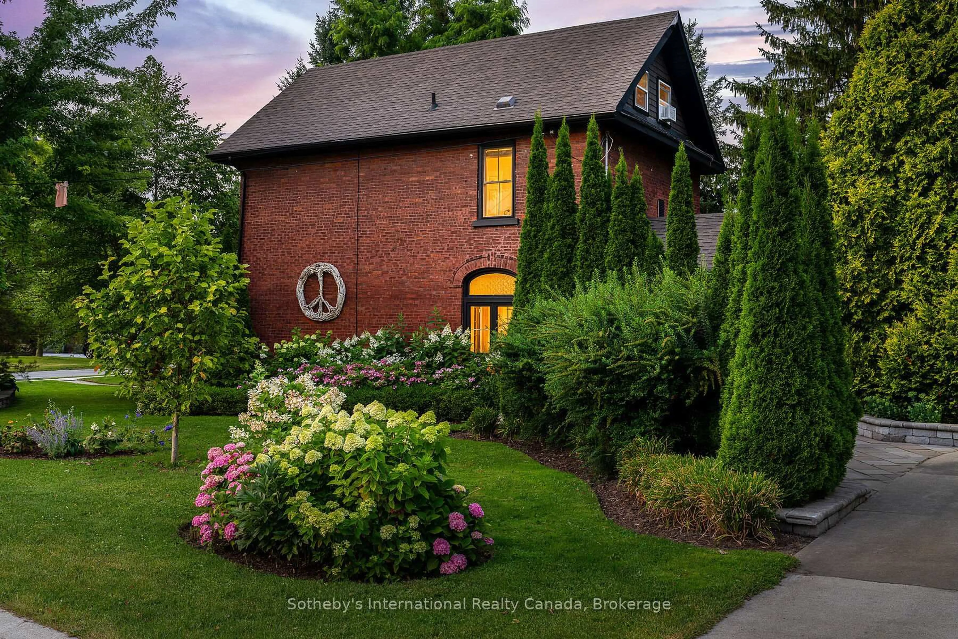 Home with brick exterior material, street for 2 Erie St, Collingwood Ontario L9Y 1P4