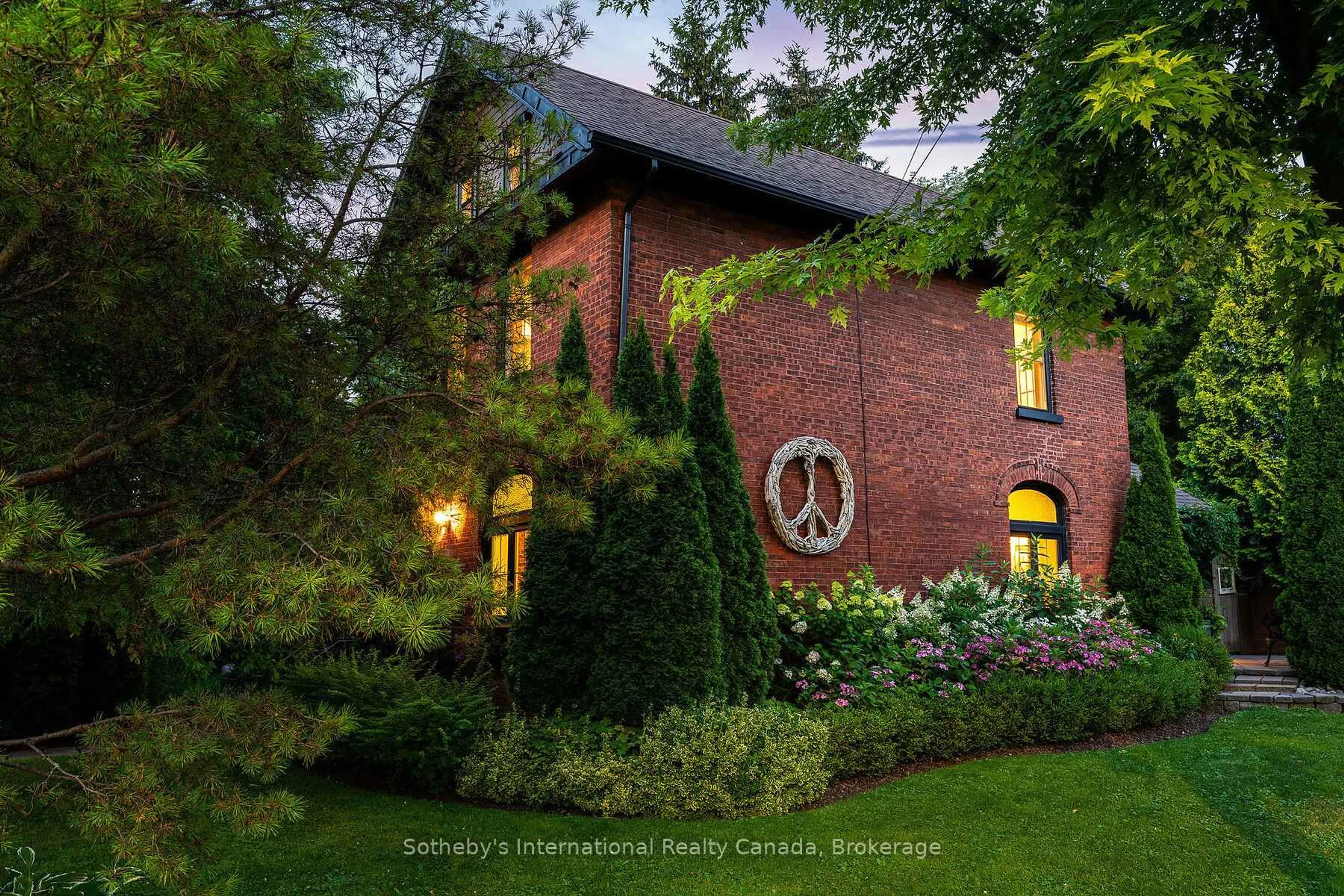 Home with brick exterior material, street for 2 Erie St, Collingwood Ontario L9Y 1P4