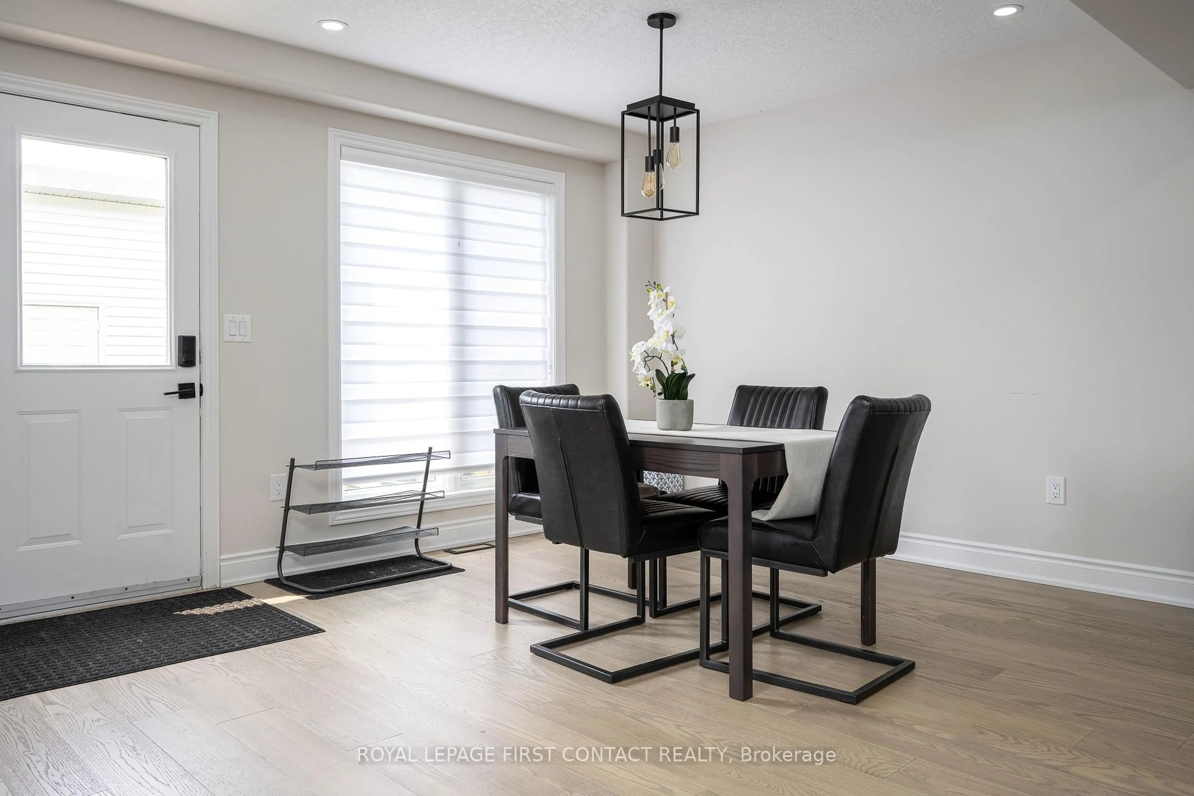 Dining room, wood/laminate floor for 12D MARSELLUS Dr, Barrie Ontario L4N 0Y4
