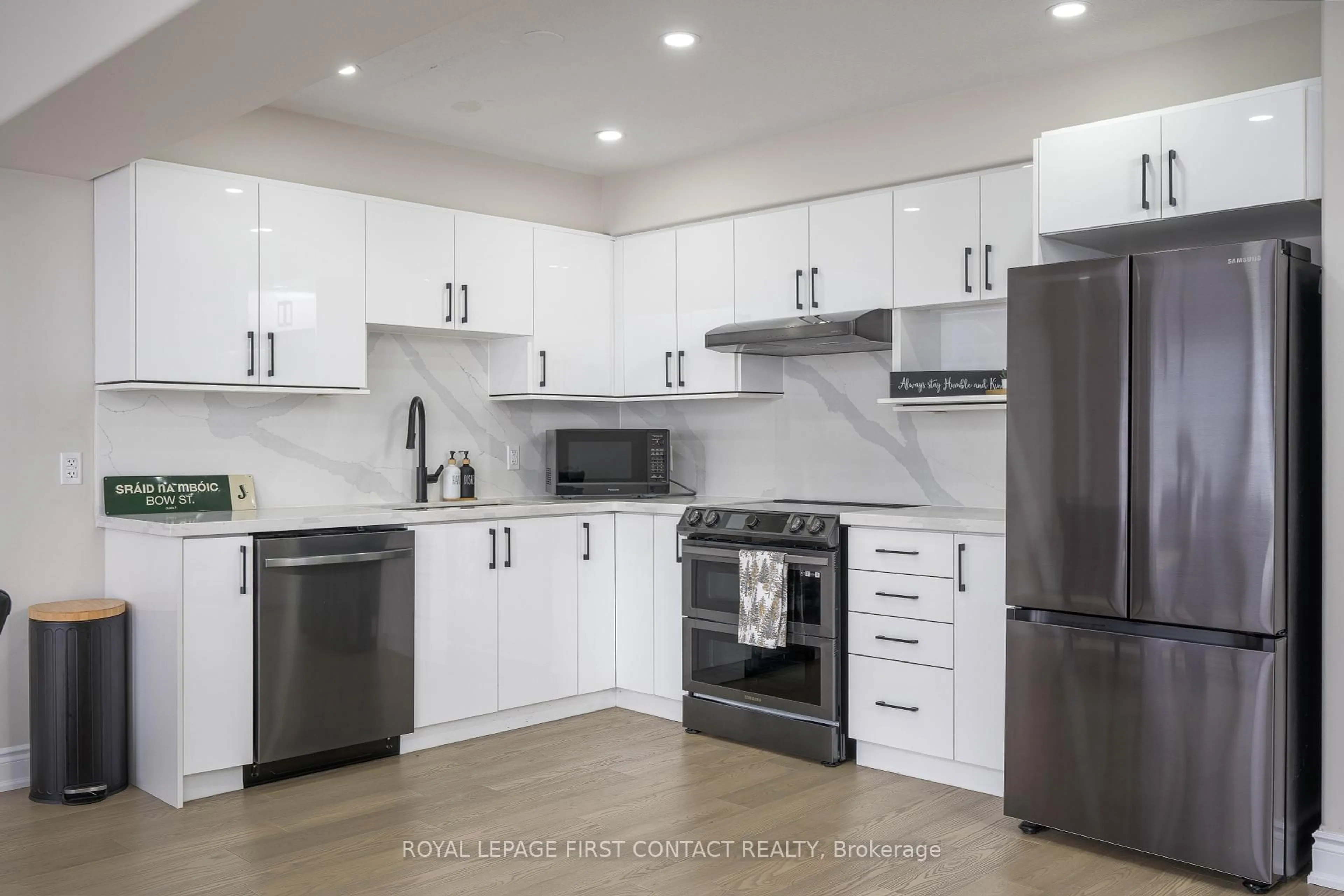 Open concept kitchen, unknown for 12D MARSELLUS Dr, Barrie Ontario L4N 0Y4