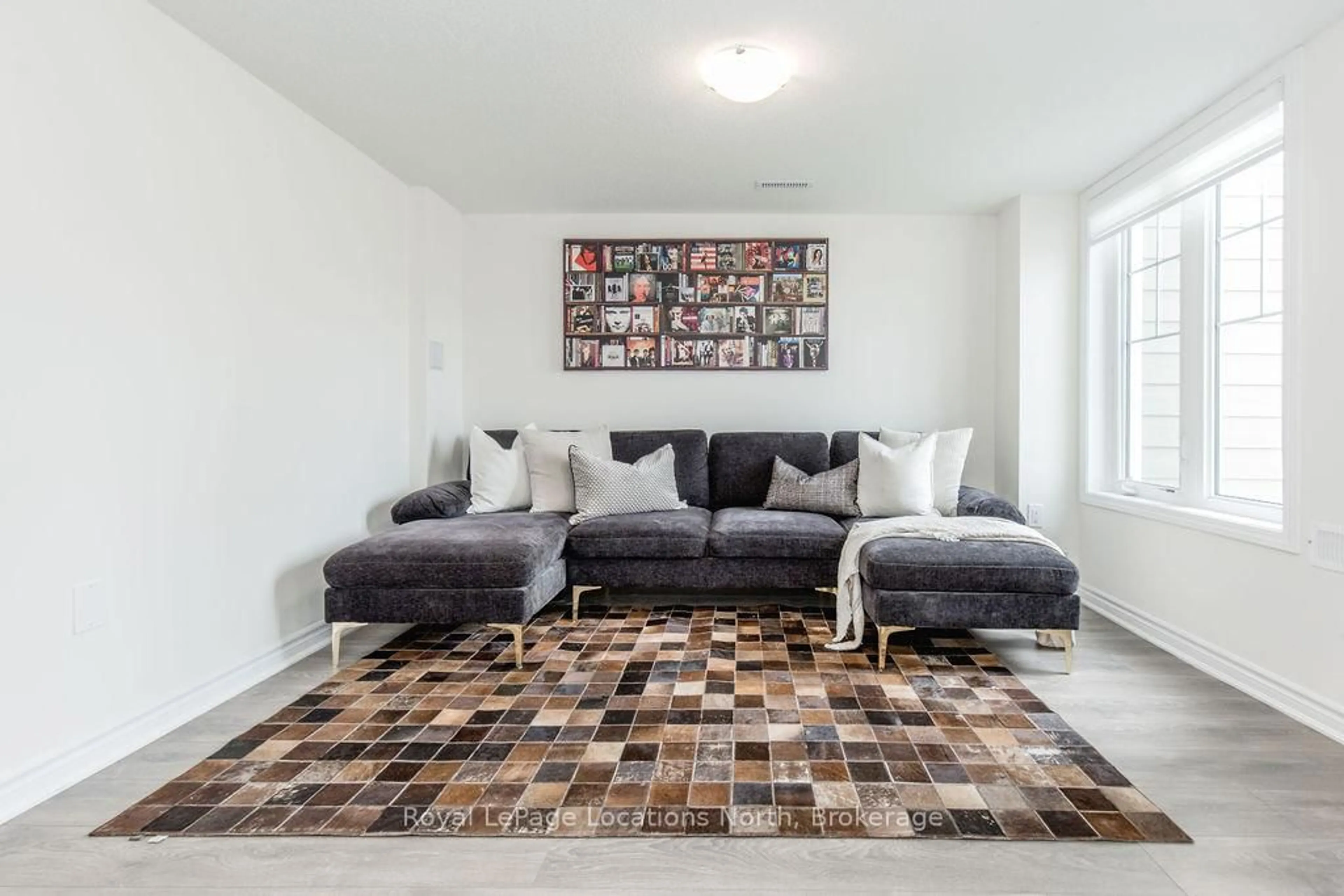 Living room with furniture, unknown for 17 Sama Way, Wasaga Beach Ontario L9Z 0K3