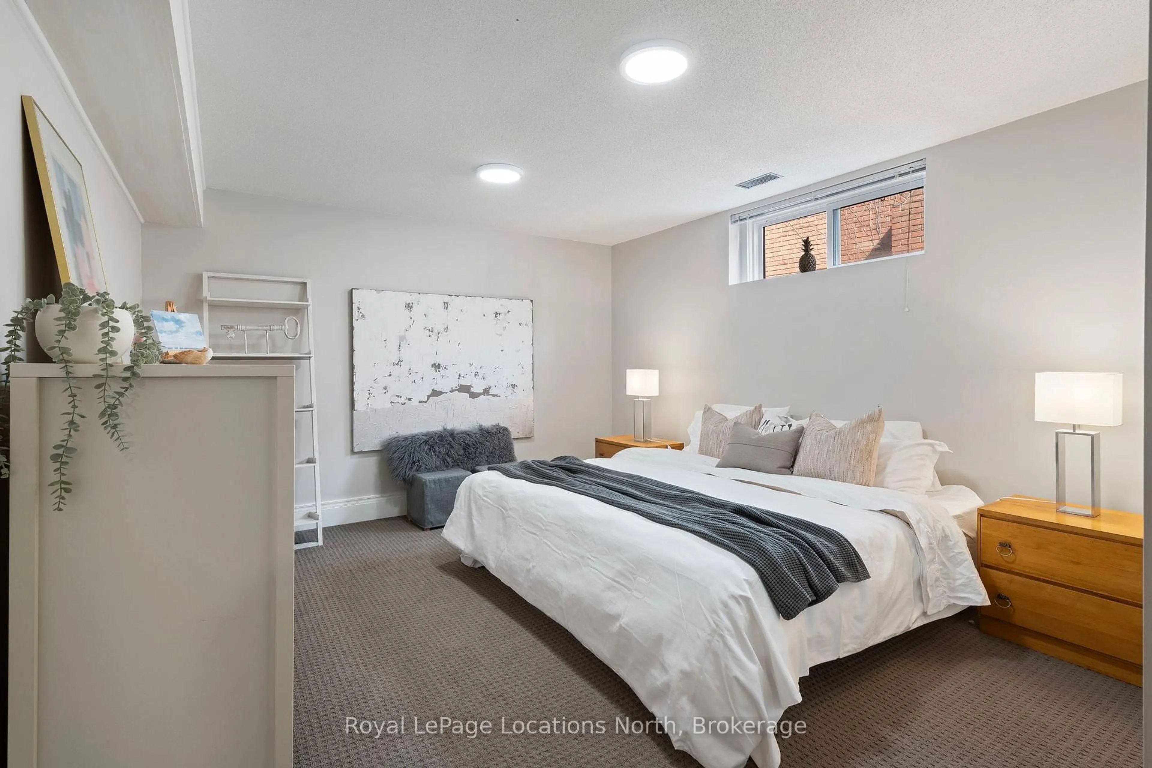 Bedroom with bed, unknown for 60 Lockhart Rd, Collingwood Ontario L9Y 2L3