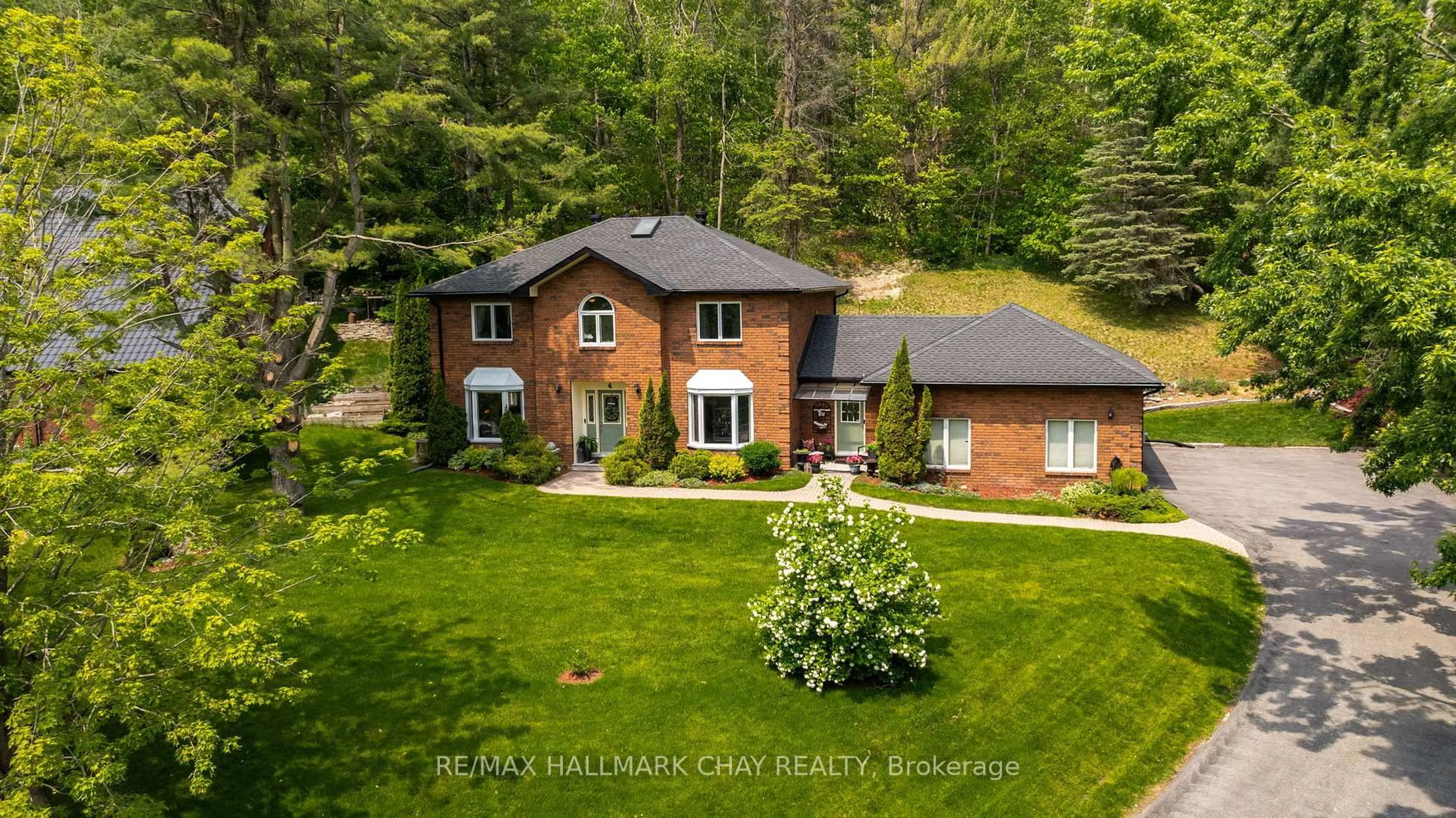 A pic from outside/outdoor area/front of a property/back of a property/a pic from drone, unknown for 4 IDLEWOOD Dr, Springwater Ontario L0L 1X1