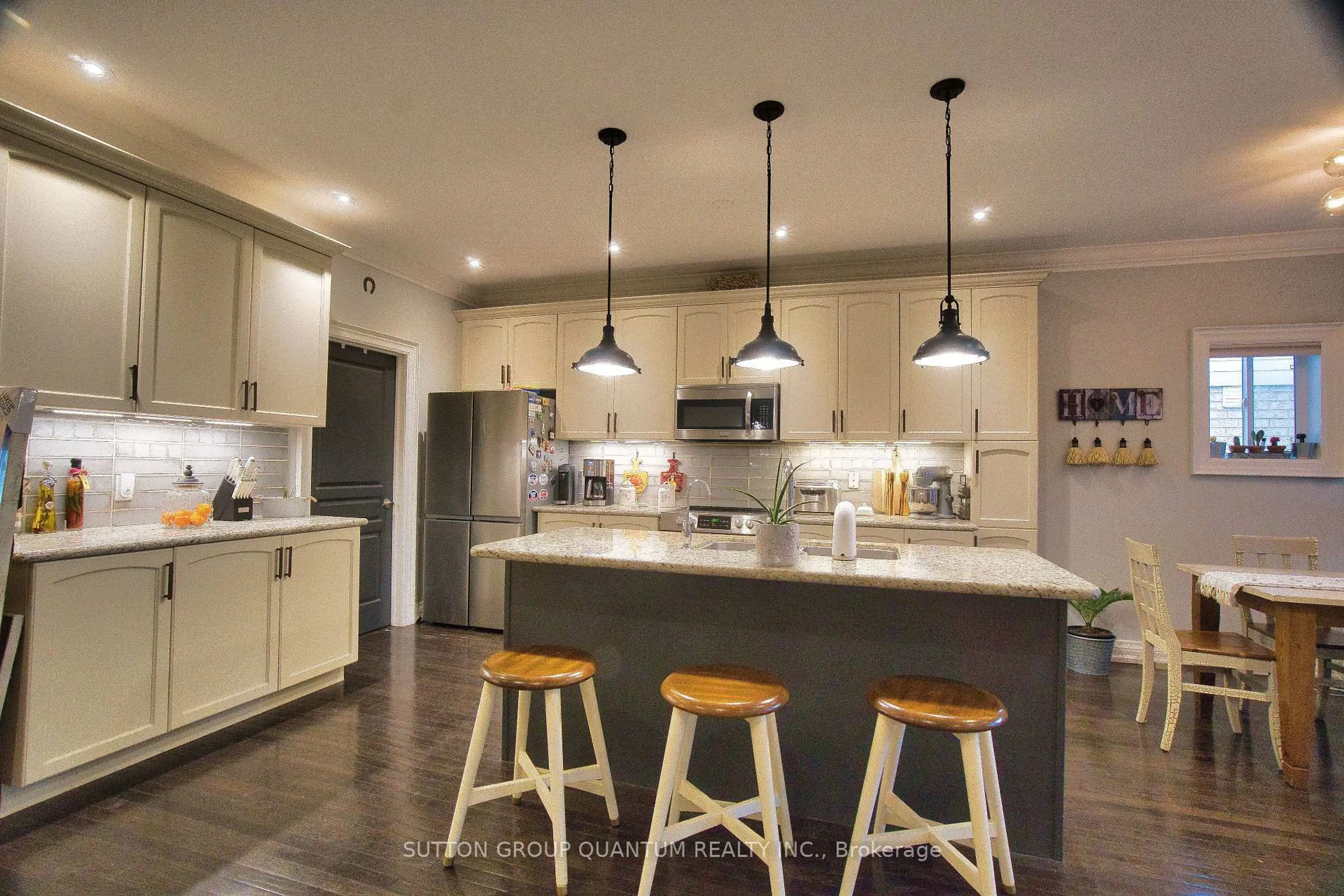 Contemporary kitchen, ceramic/tile floor for 71 Versailles Cres, Barrie Ontario L4M 0B8