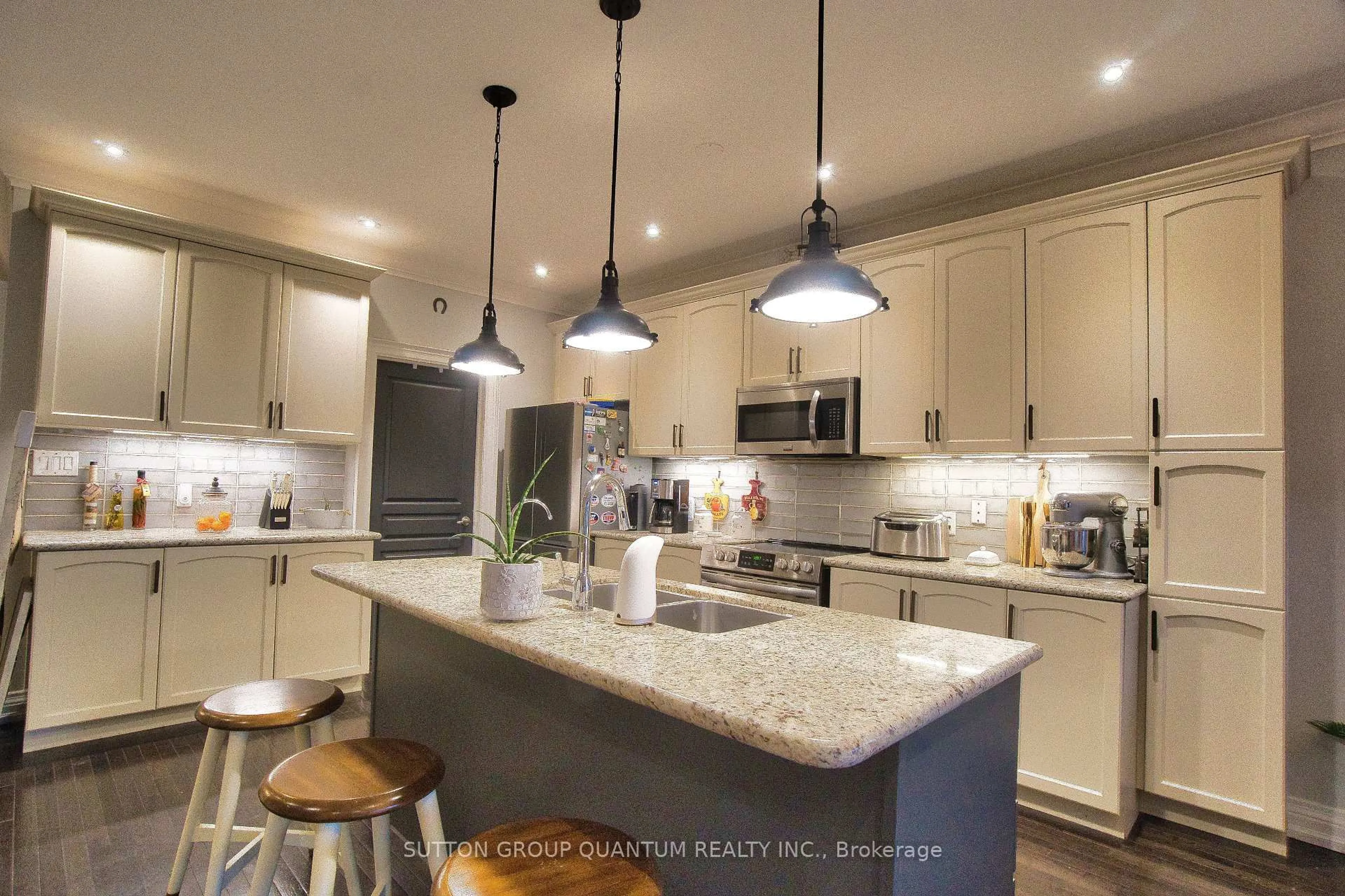 Contemporary kitchen, ceramic/tile floor for 71 Versailles Cres, Barrie Ontario L4M 0B8
