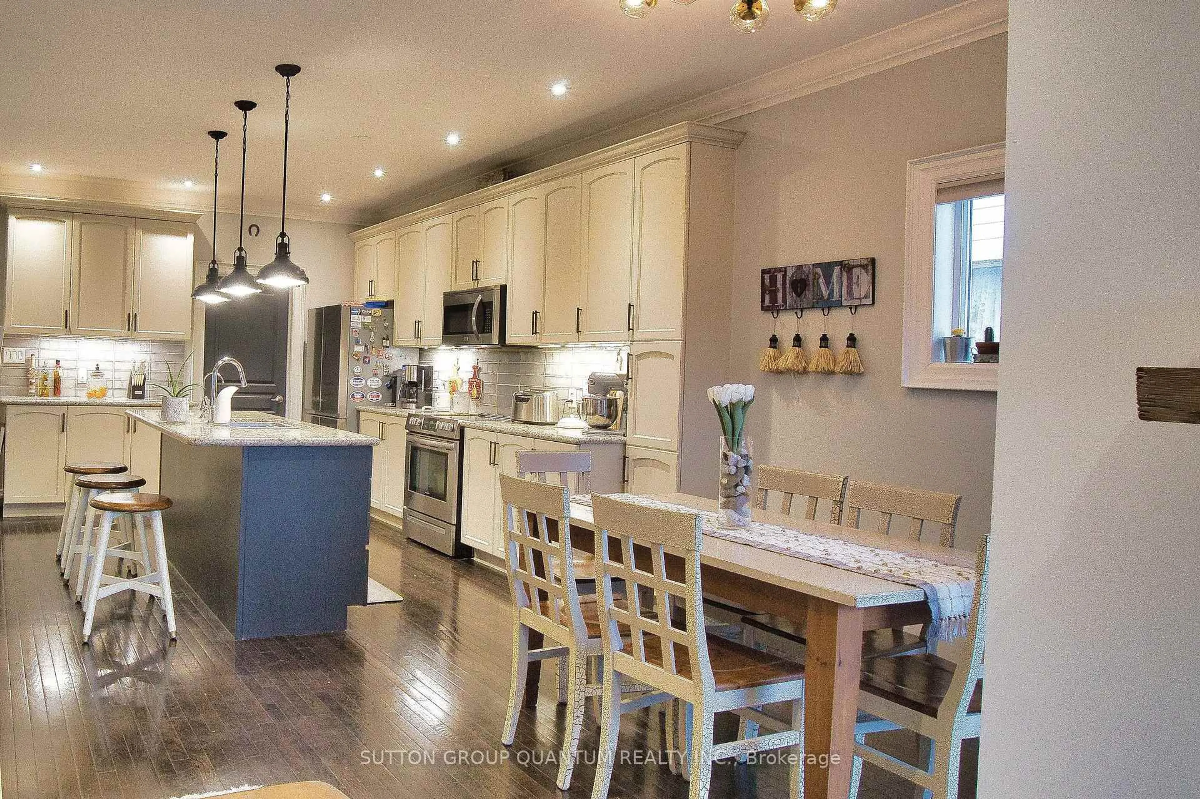 Open concept kitchen, unknown for 71 Versailles Cres, Barrie Ontario L4M 0B8