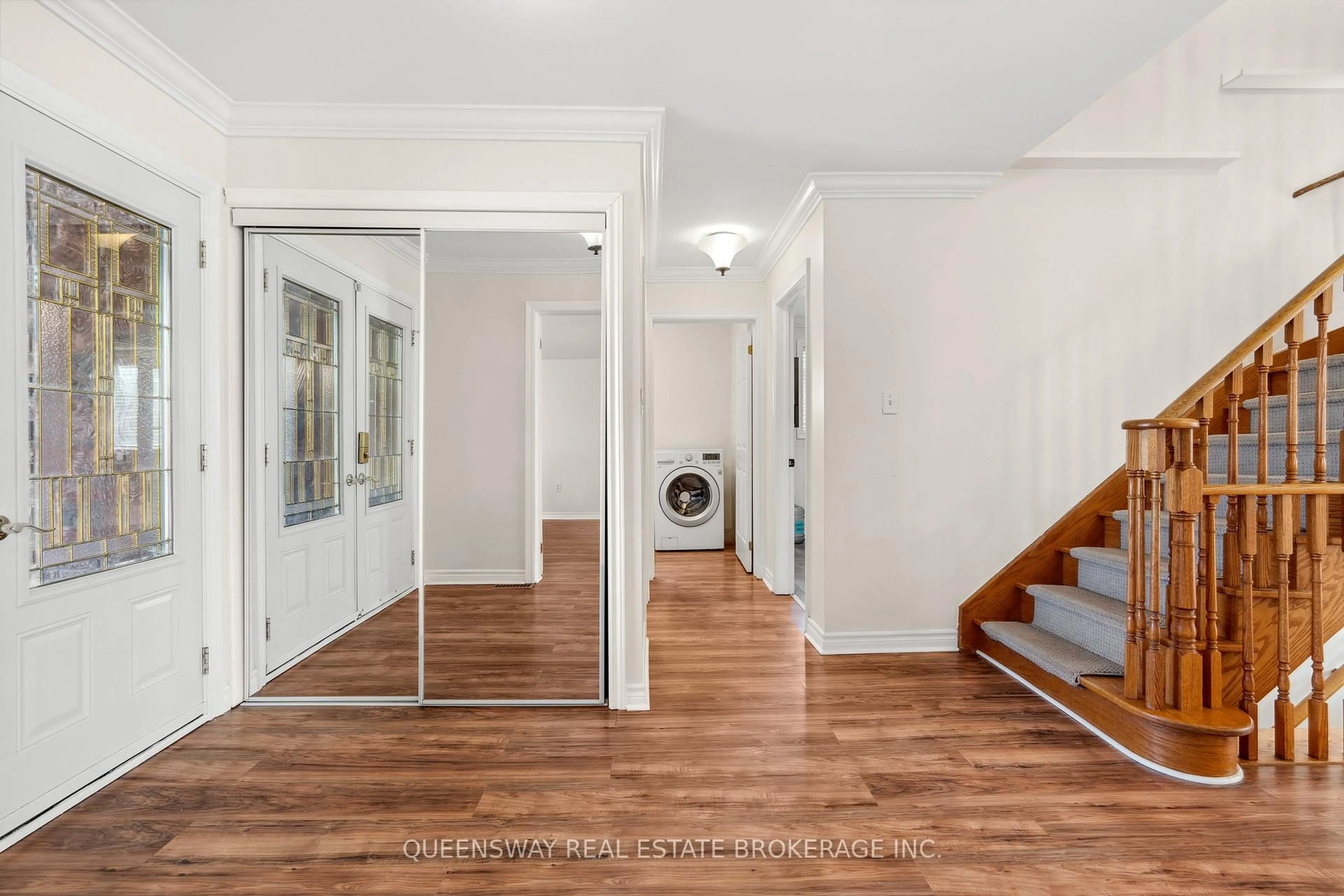 Indoor entryway for 55 GOLDEN EAGLE Way, Barrie Ontario L4M 6P8