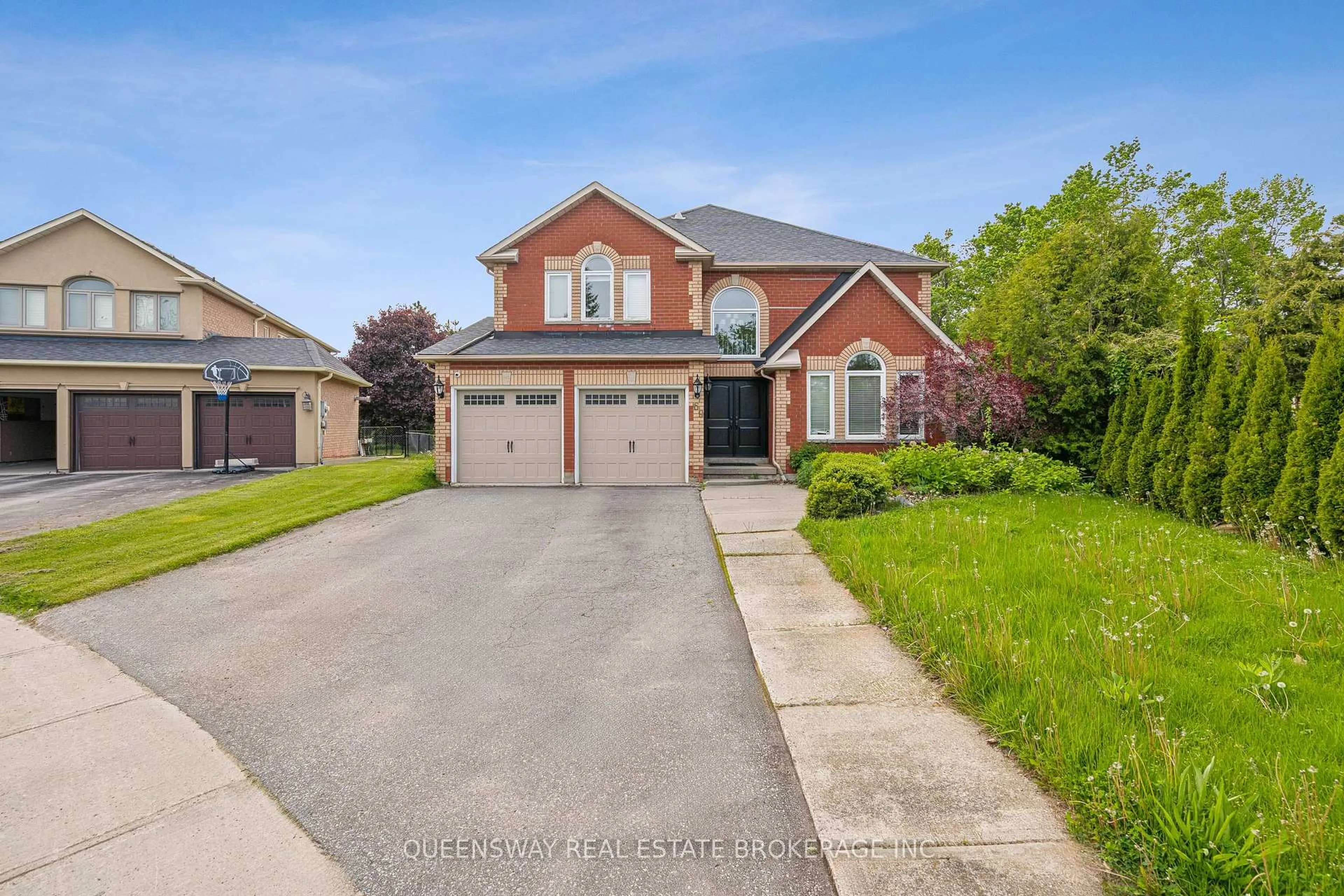 Home with brick exterior material, street for 69 CITYVIEW Circ, Barrie Ontario L4N 7V1