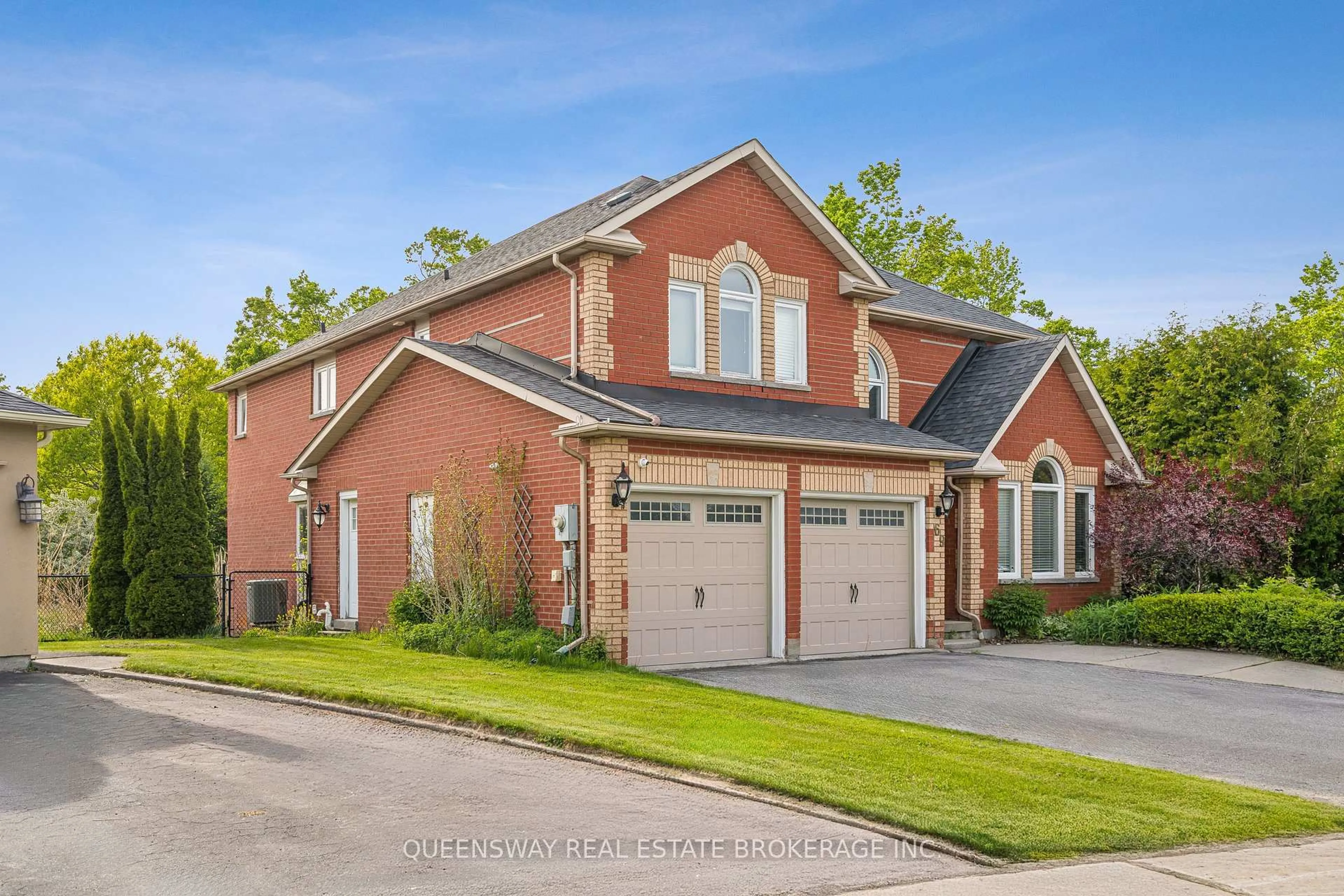 Home with brick exterior material, street for 69 CITYVIEW Circ, Barrie Ontario L4N 7V1