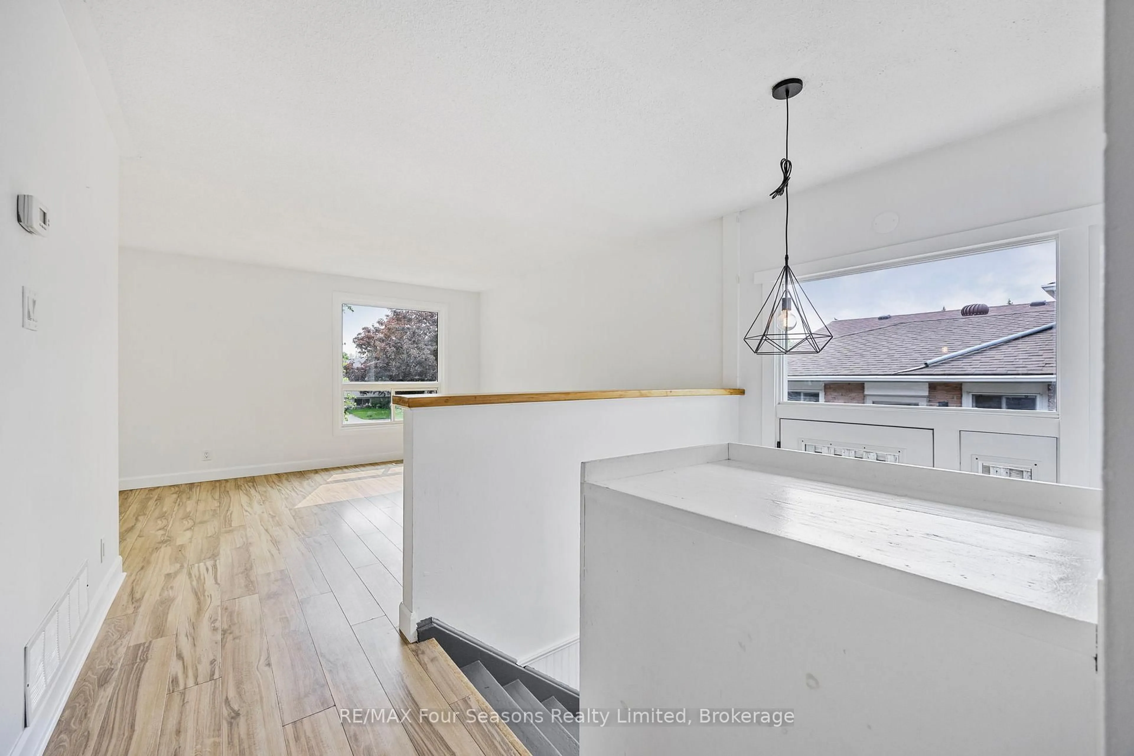 Open concept kitchen, unknown for 68 Courtice Cres, Collingwood Ontario L9Y 4G1
