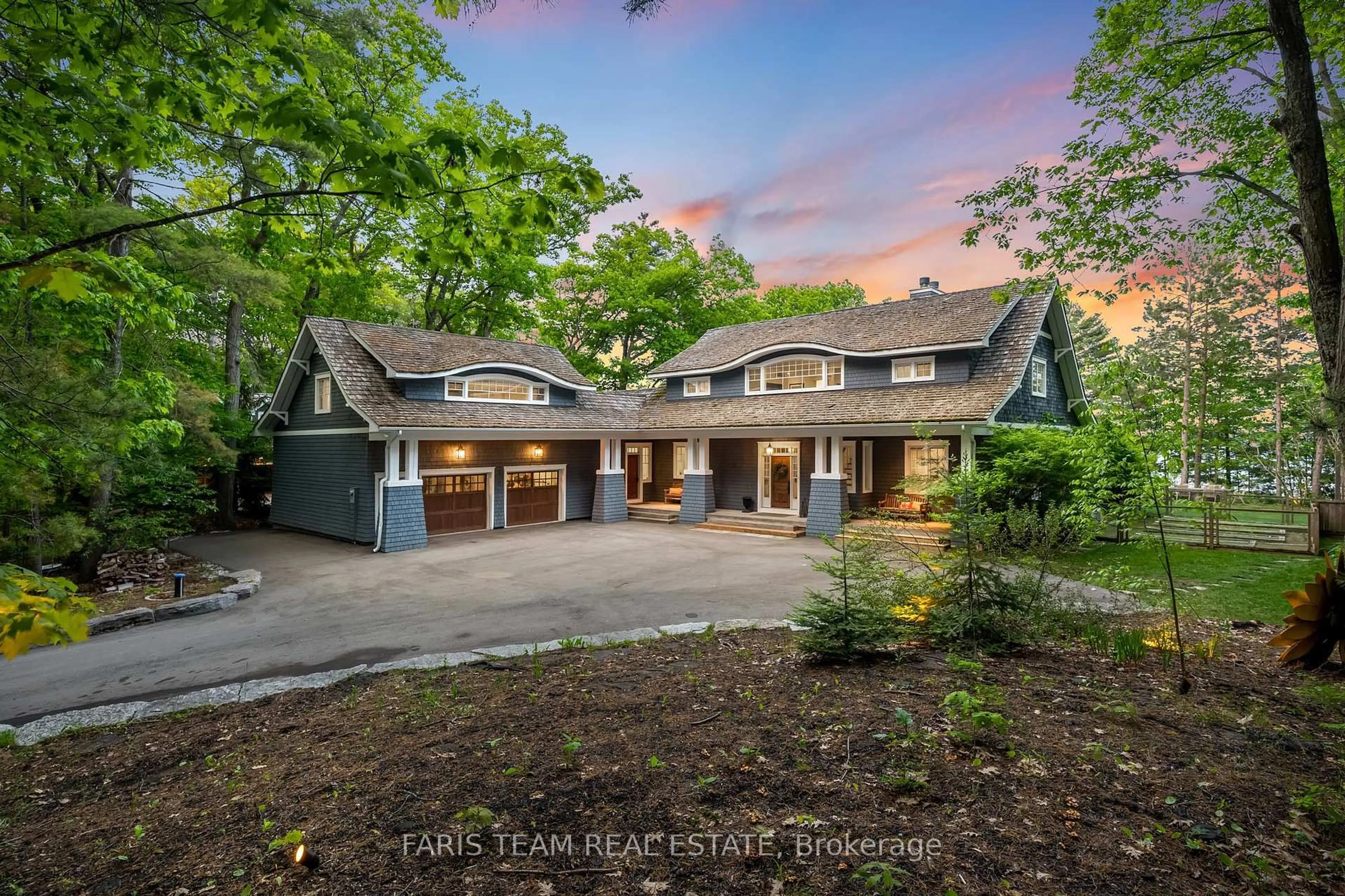 A pic from outside/outdoor area/front of a property/back of a property/a pic from drone, street for 1375 Champlain Rd, Tiny Ontario L9M 0C1