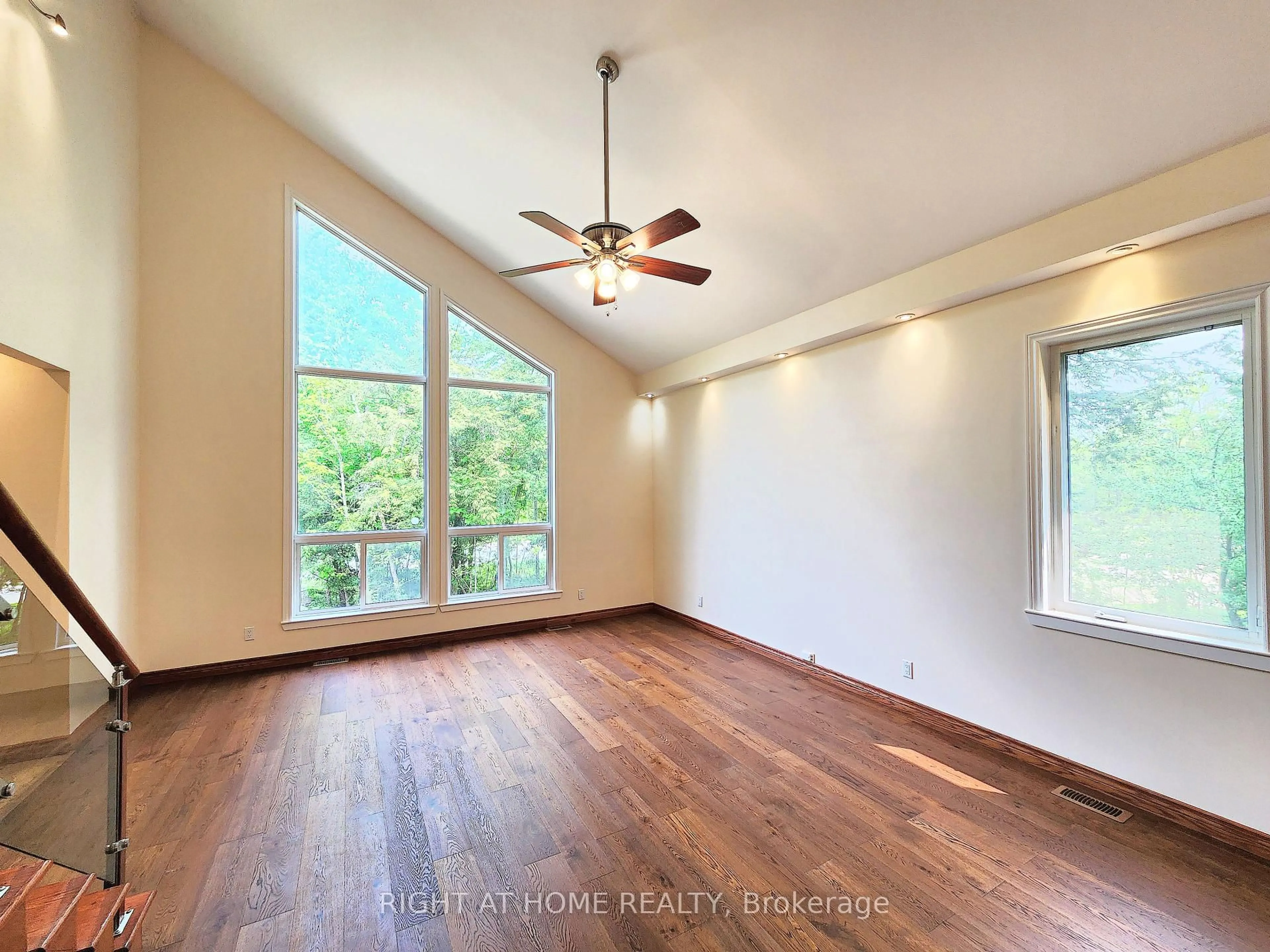A pic of a room for 2384 Champlain Rd, Tiny Ontario L9M 0C9