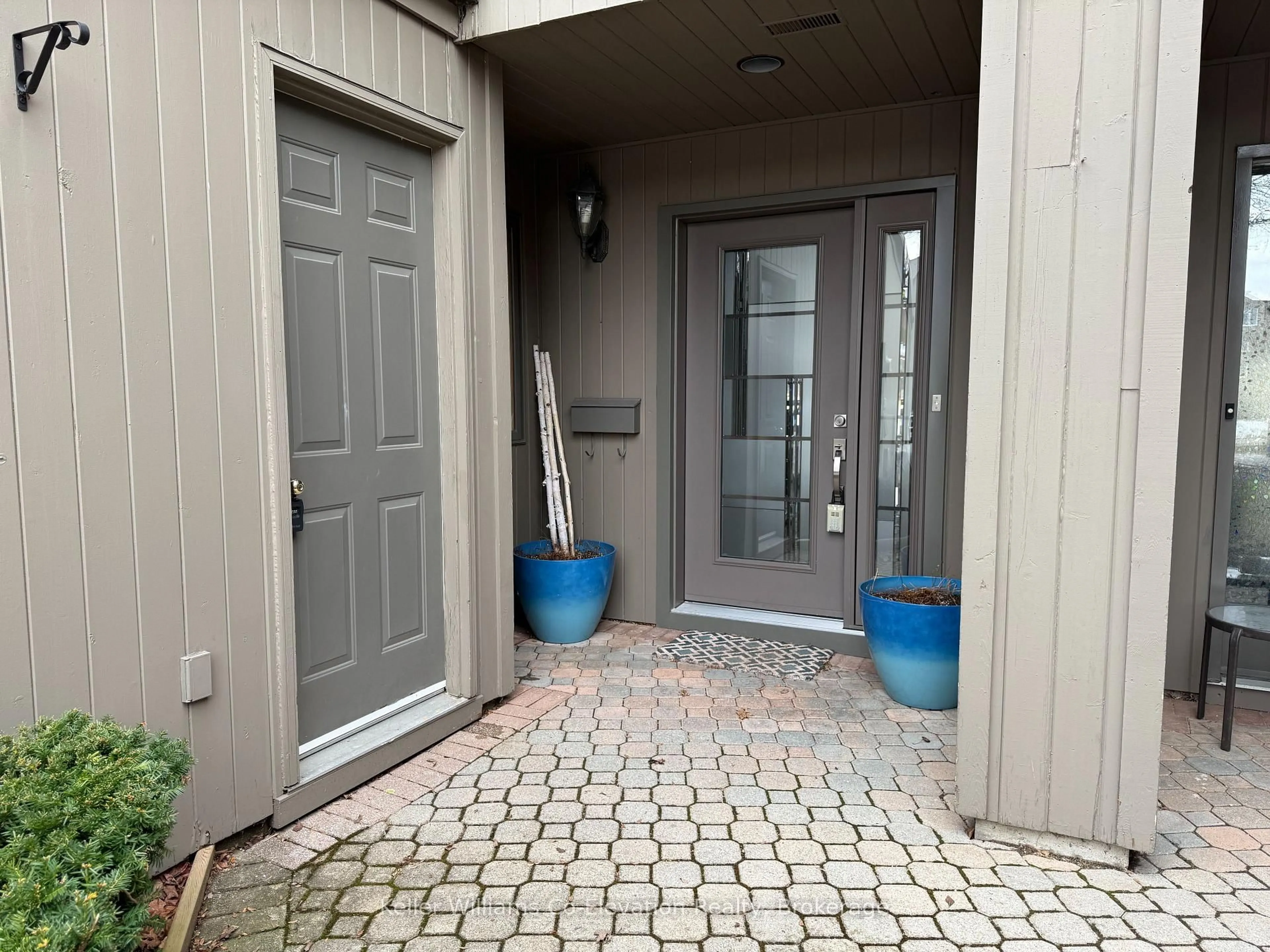 Indoor entryway for 8 Beck Blvd #7, Penetanguishene Ontario L9M 1C3