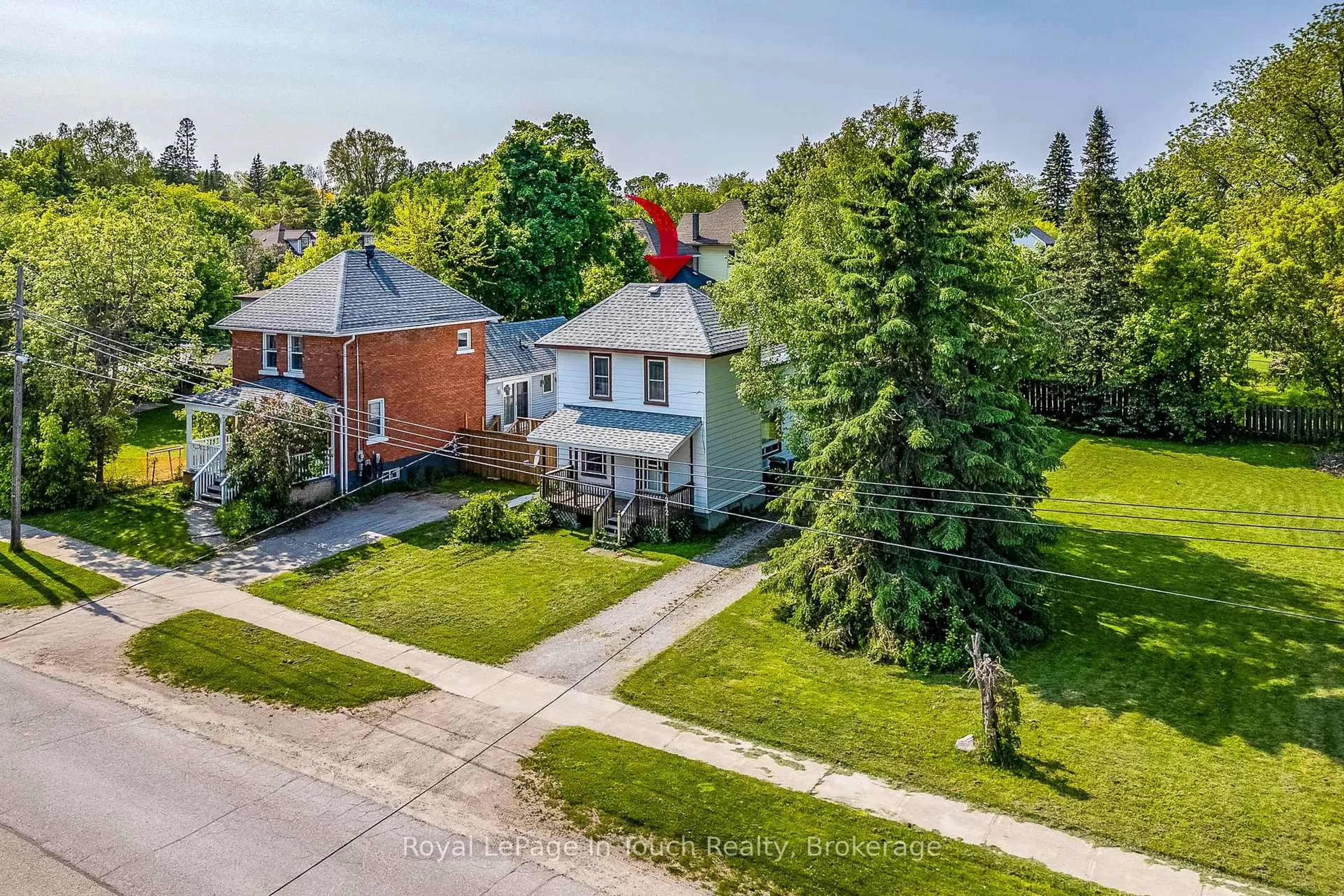 A pic from outside/outdoor area/front of a property/back of a property/a pic from drone, street for 242 Barnett Ave, Midland Ontario L4R 1N1