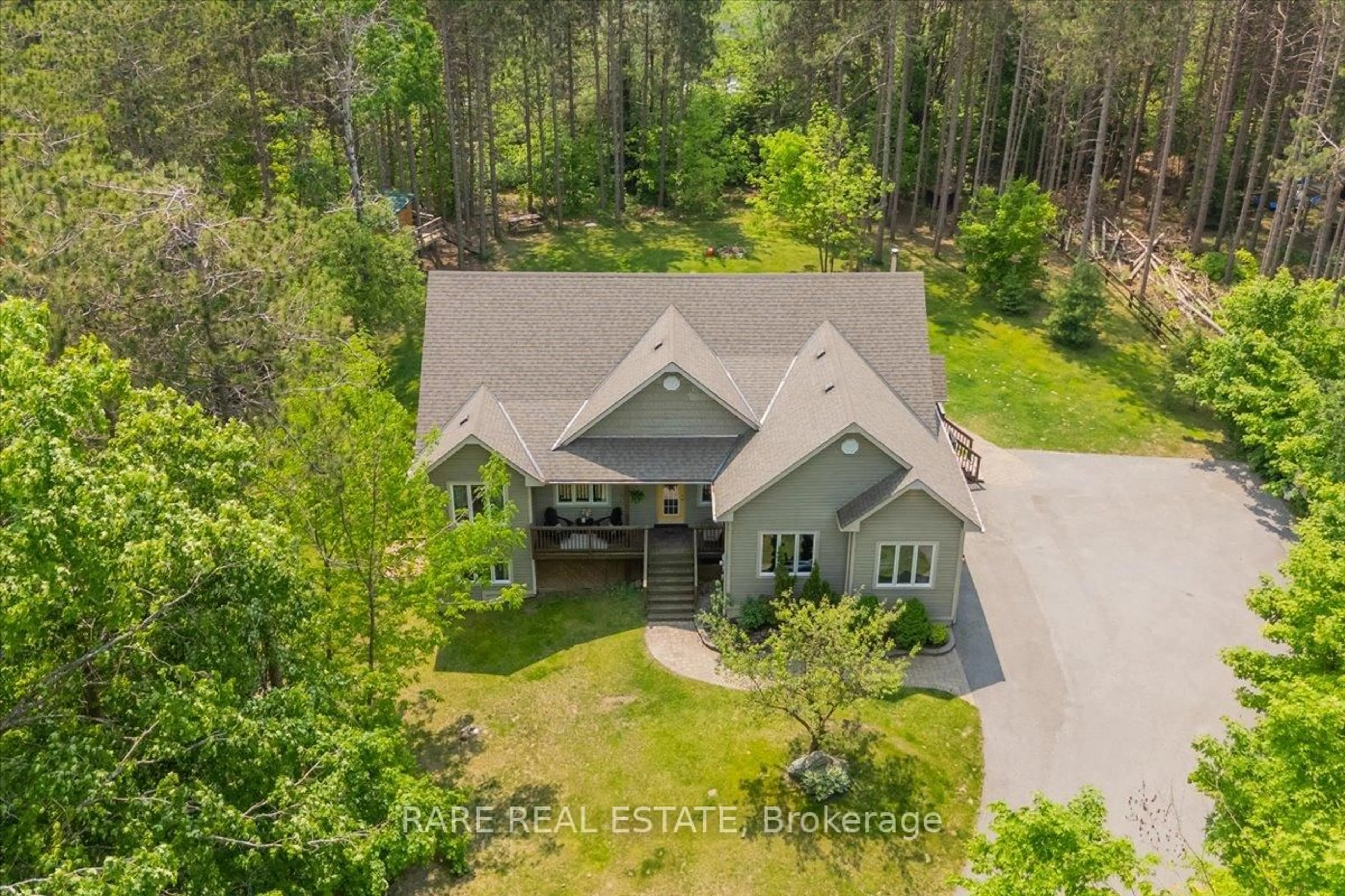 A pic from outside/outdoor area/front of a property/back of a property/a pic from drone, unknown for 21 Monica Crt, Oro-Medonte Ontario L0K 1E0