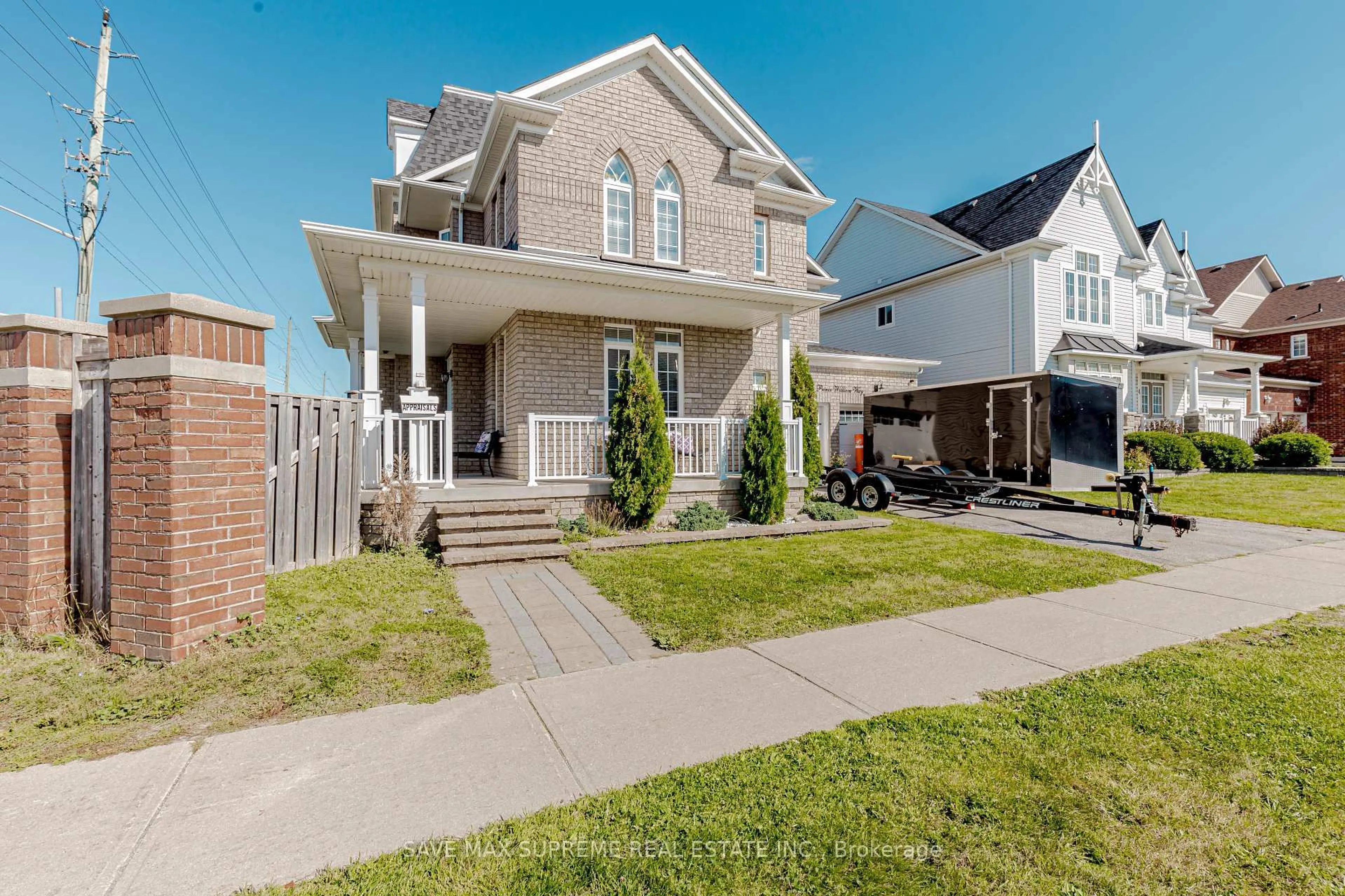 Home with vinyl exterior material, street for 135 Prince William Way, Barrie Ontario L4M 7H6